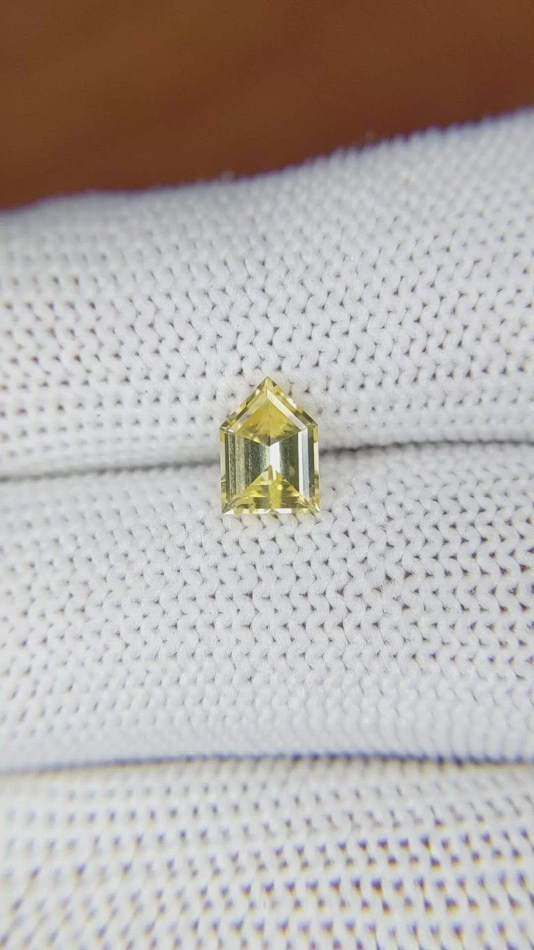 1.10 Ct. Yellow Sapphire from Ceylon (Sri Lanka) Size Video