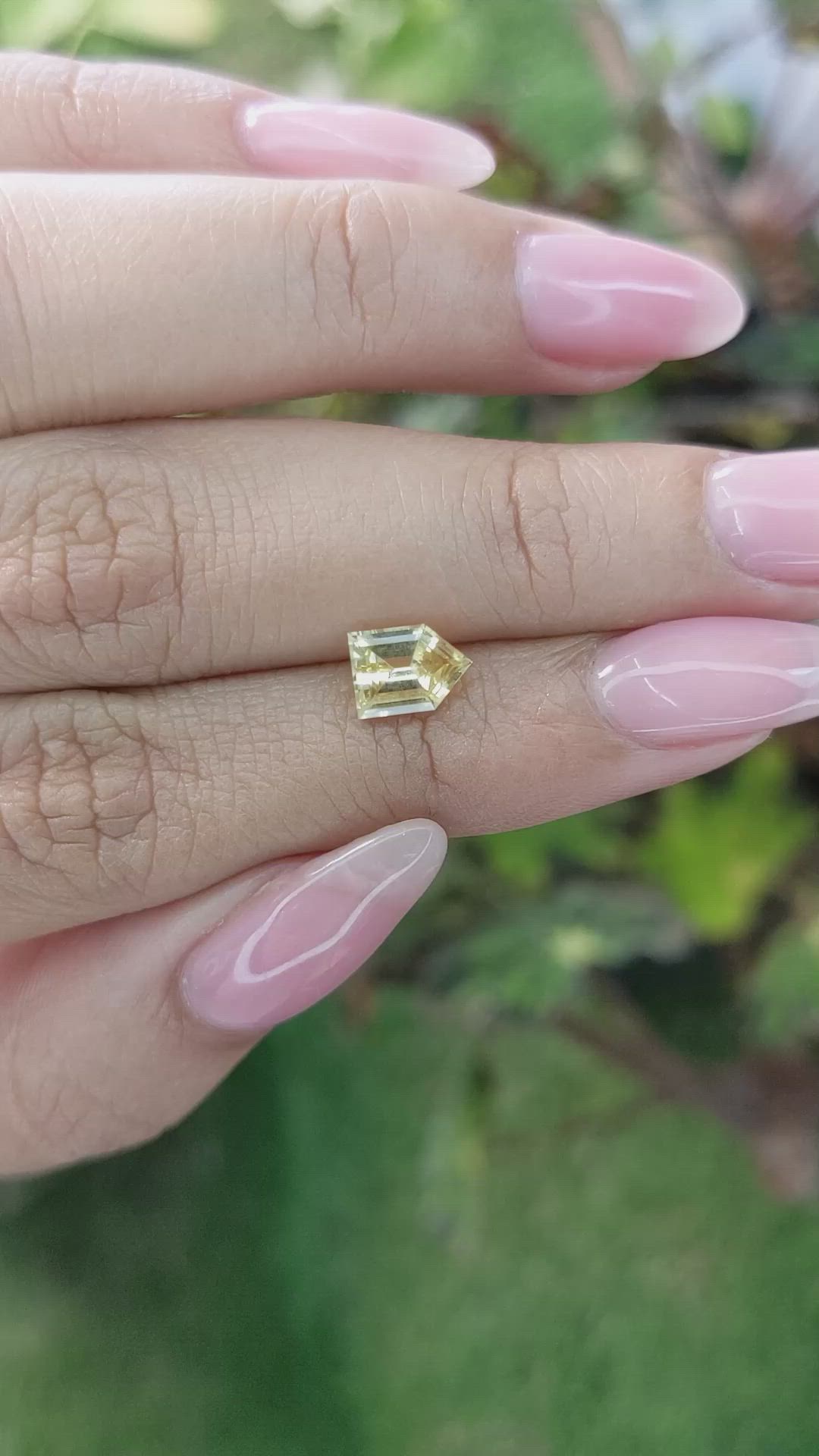 1.10 Ct. Yellow Sapphire from Ceylon (Sri Lanka) Size Video