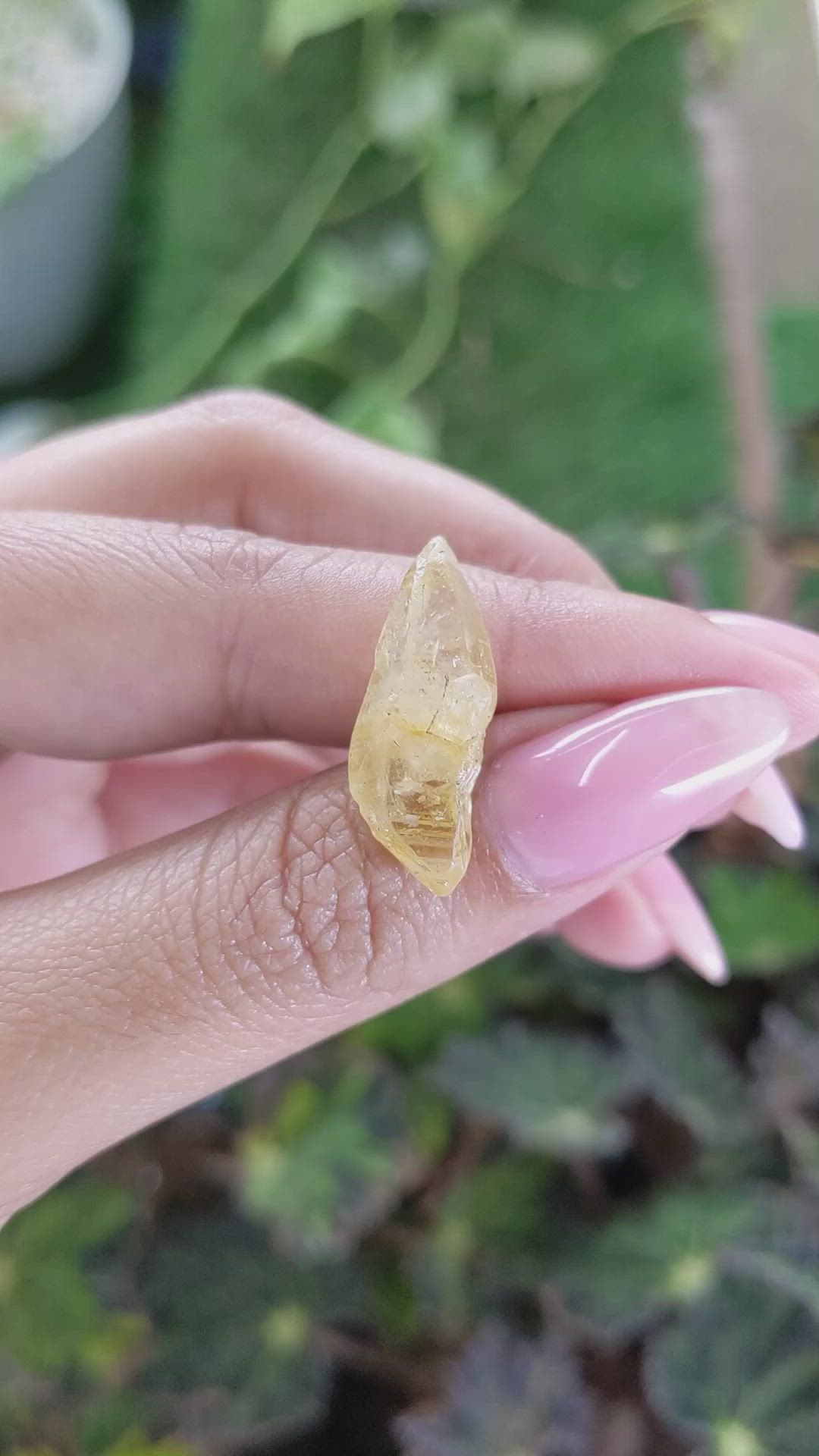 17.28 Ct. Yellow Sapphire Crystal from Ceylon (Sri Lanka) Size Video