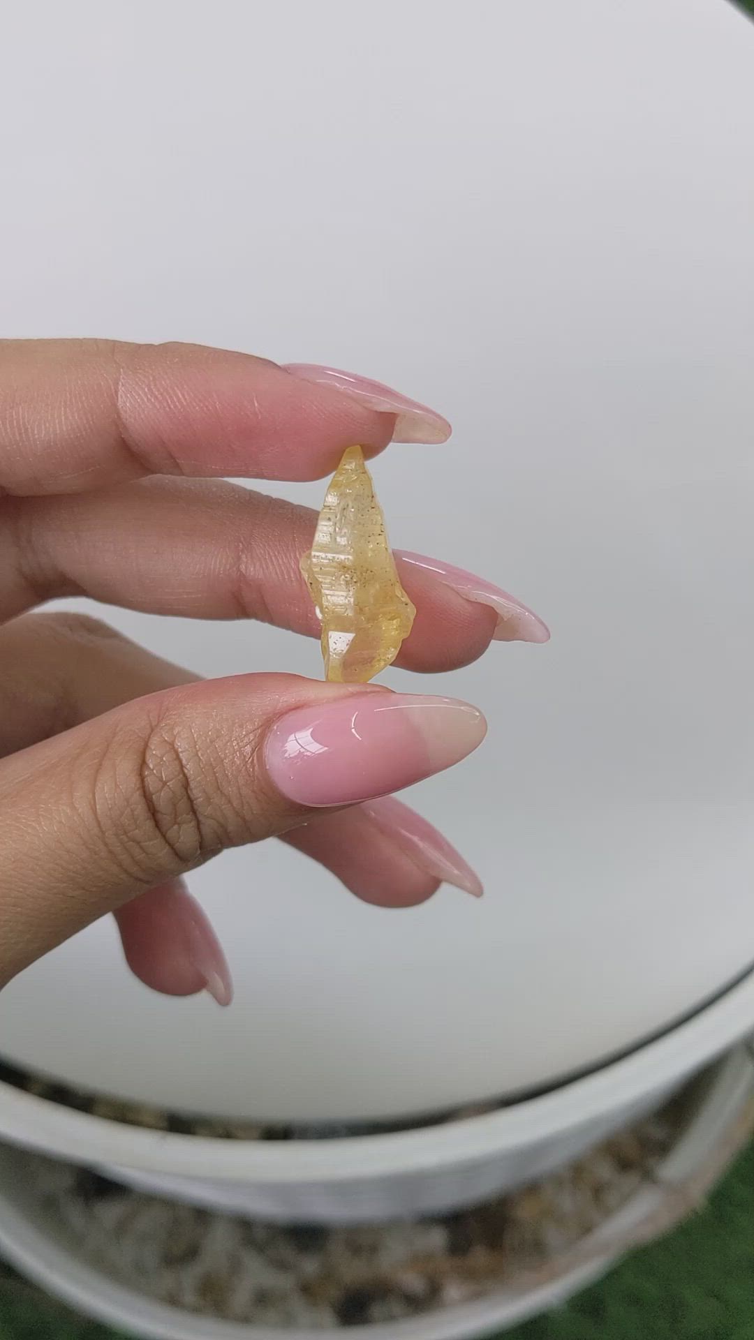 17.28 Ct. Yellow Sapphire Crystal from Ceylon (Sri Lanka) Size Video