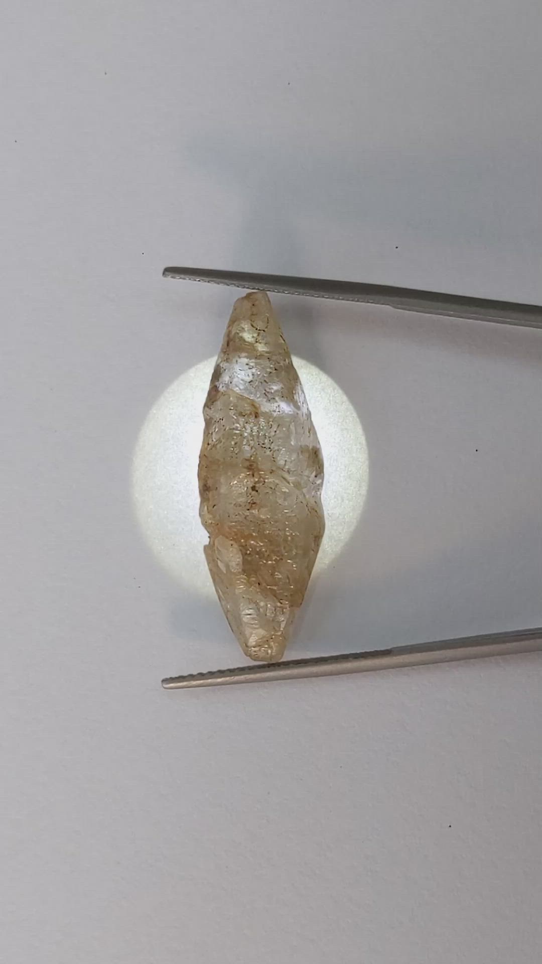 21.10 Ct. Yellow Sapphire Crystal from Ceylon (Sri Lanka) Size Video