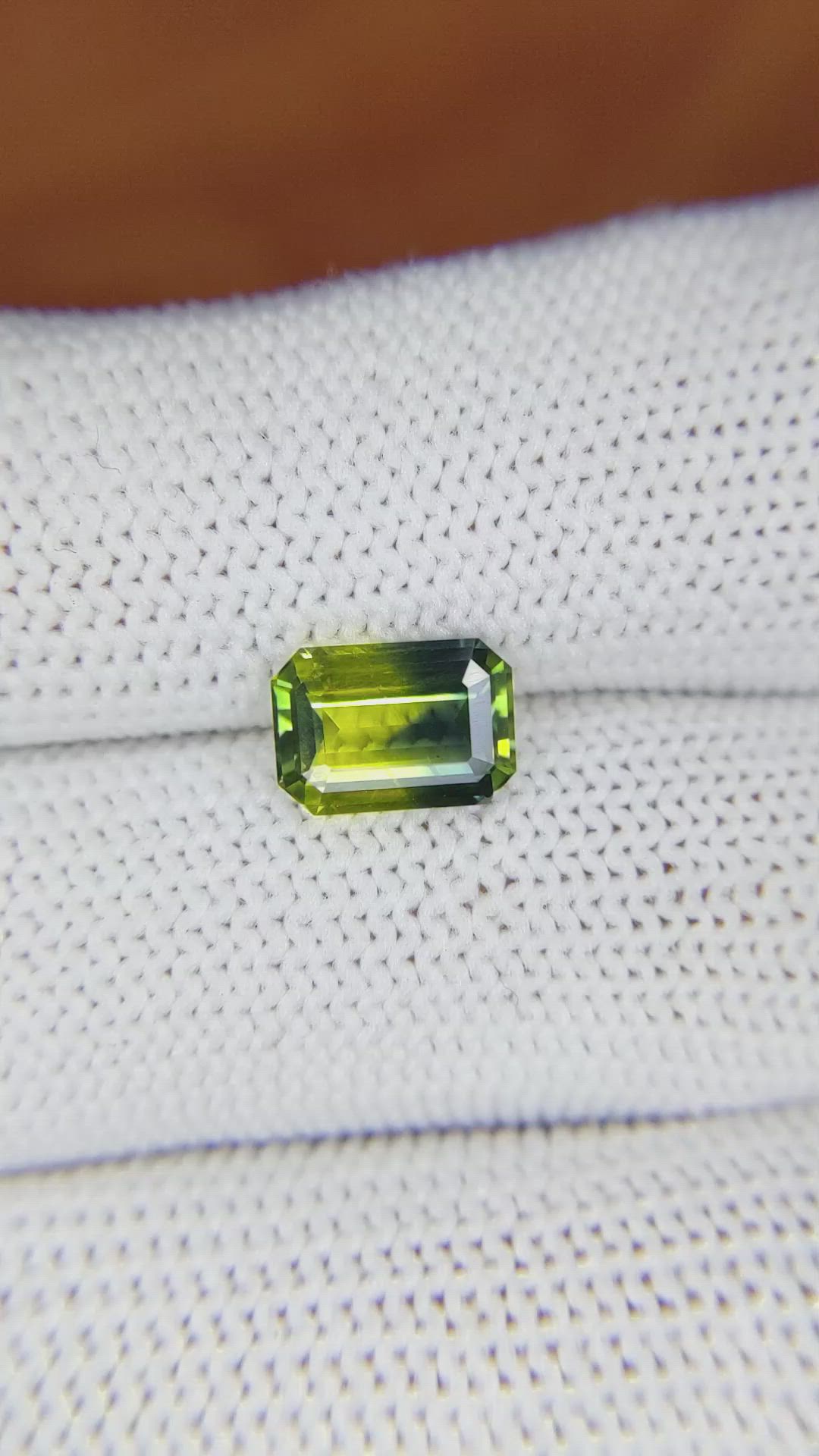 2.02 Ct. Bi Color Sapphire from Ceylon (Sri Lanka) Size Video