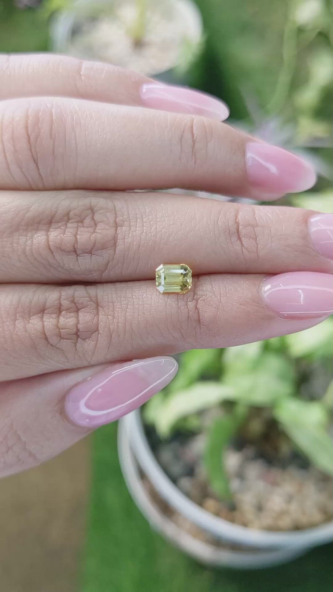 1.02 Ct. Yellow Sapphire from Ceylon (Sri Lanka) Size Video