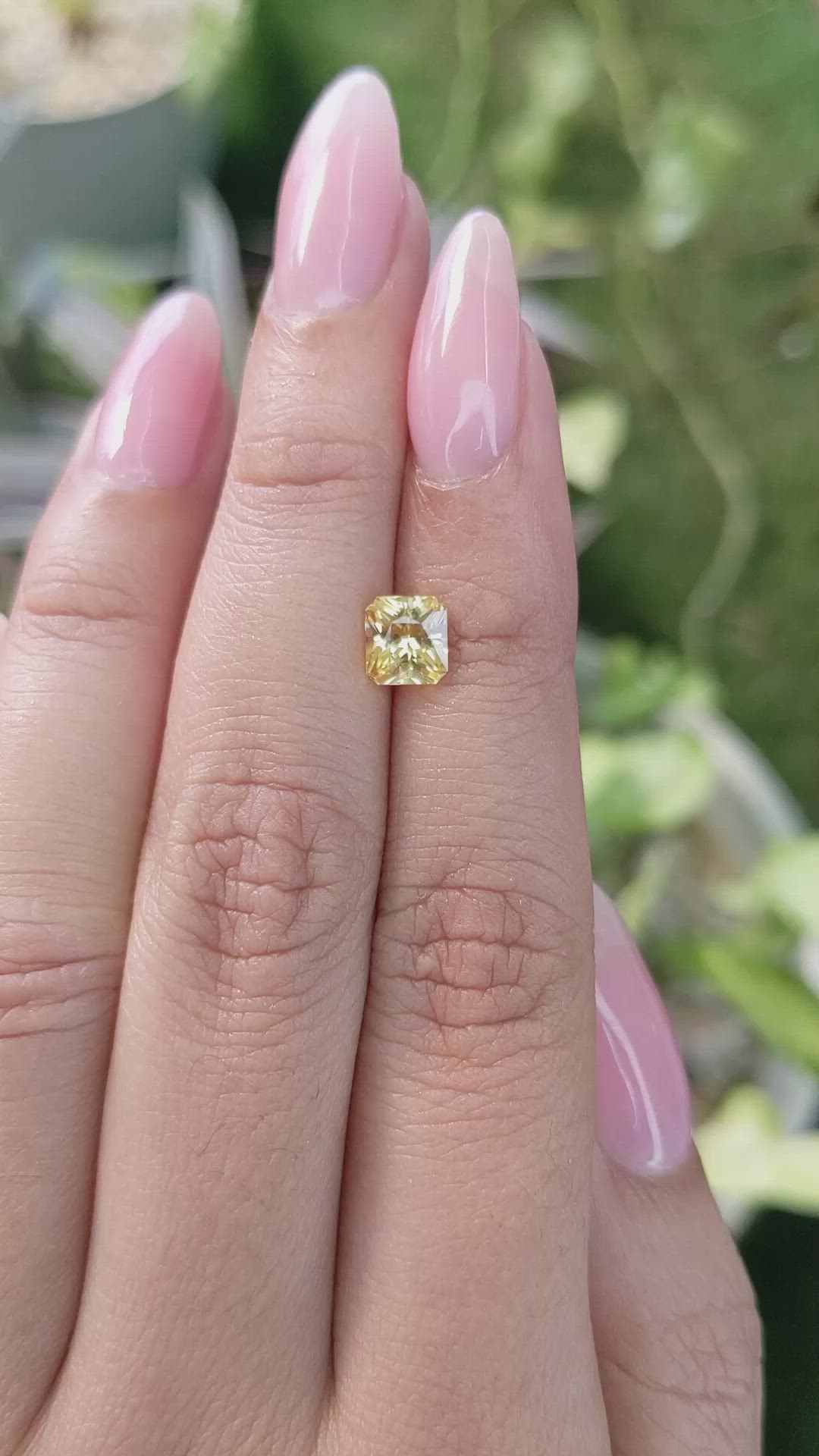 1.11 Ct. Yellow Sapphire from Ceylon (Sri Lanka) Size Video