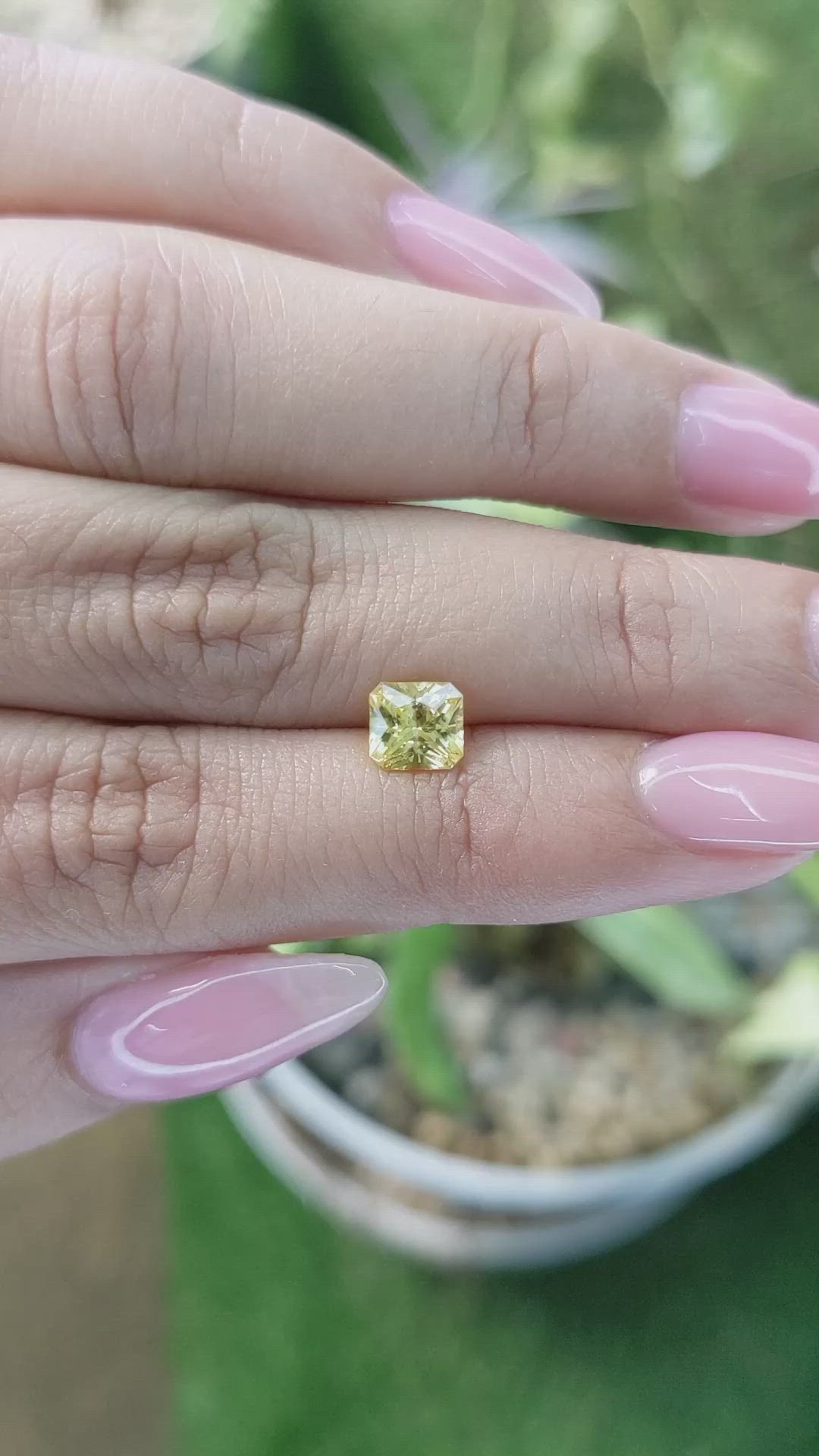 1.11 Ct. Yellow Sapphire from Ceylon (Sri Lanka) Size Video