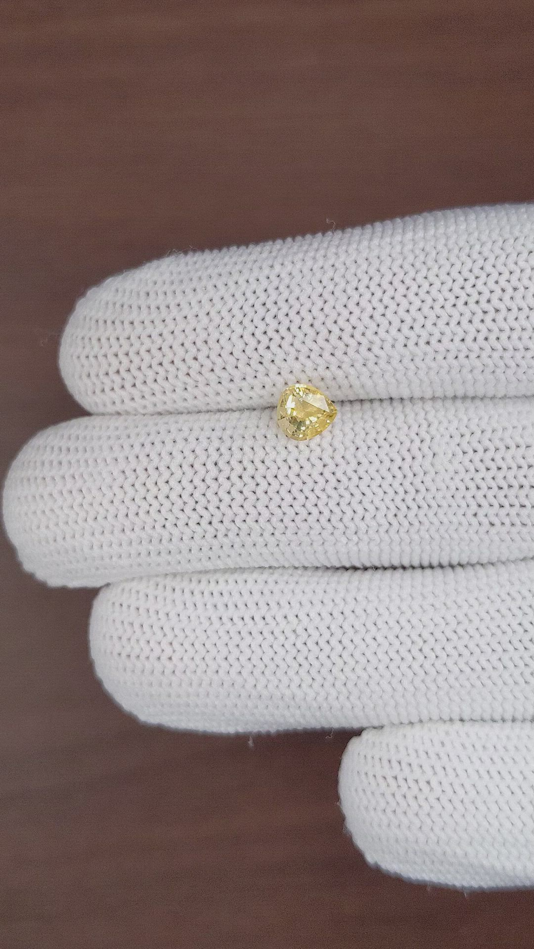 0.92 Ct. Yellow Sapphire from Ceylon (Sri Lanka) Size Video