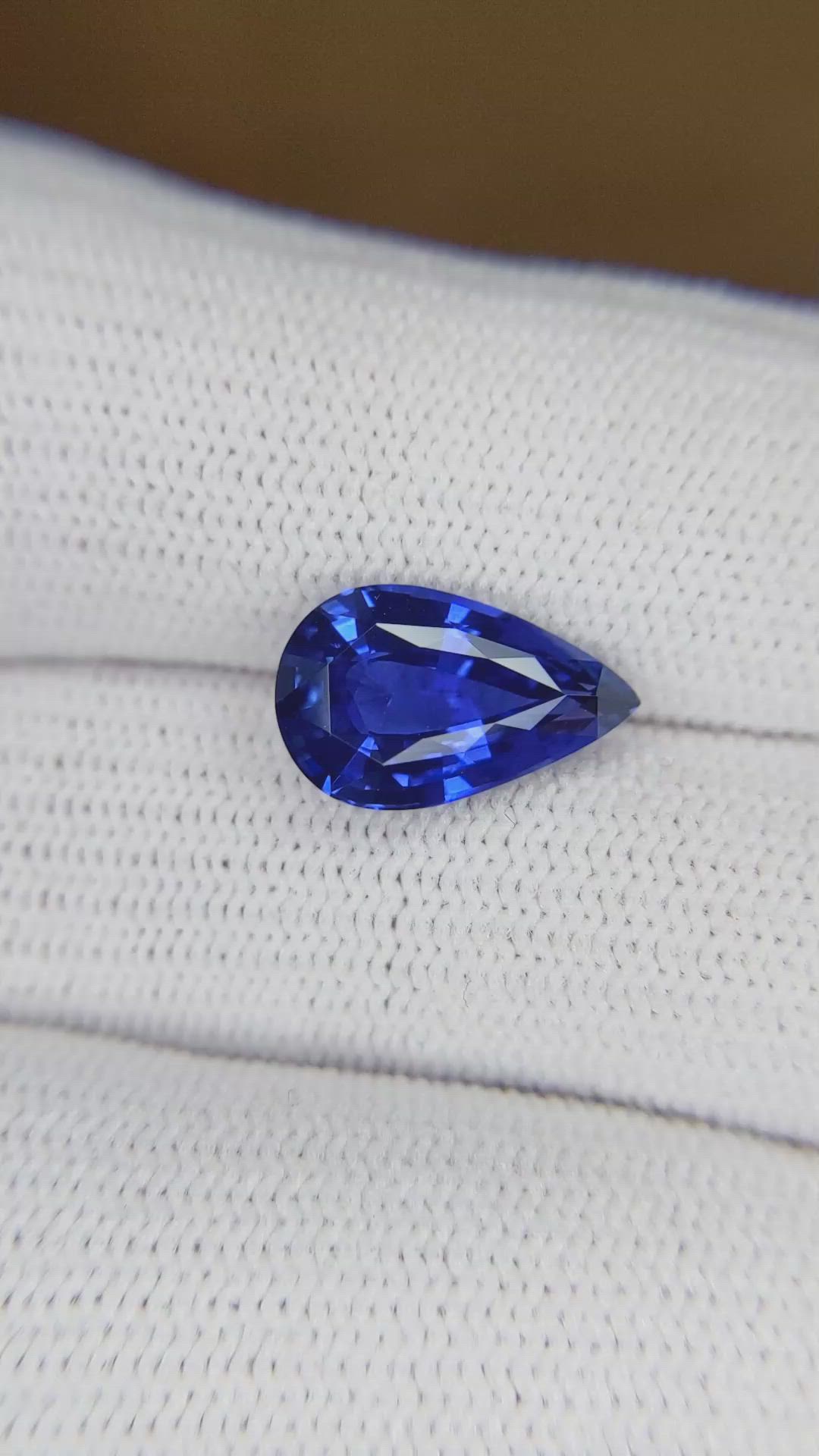 3.55 Ct. Blue Sapphire from Ceylon (Sri Lanka) Size Video