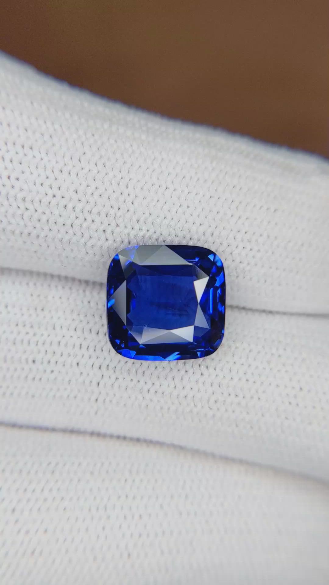 6.01 Ct. Blue Sapphire from Ceylon (Sri Lanka) Size Video