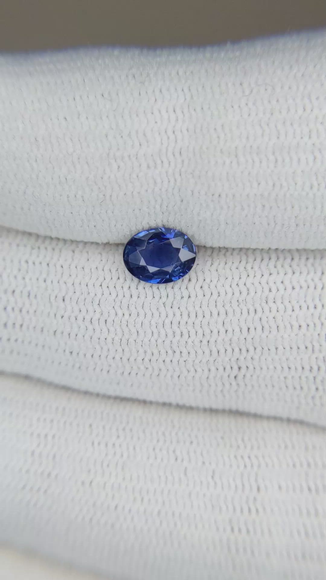 0.75 Ct. Blue Sapphire from Ceylon (Sri Lanka) Size Video