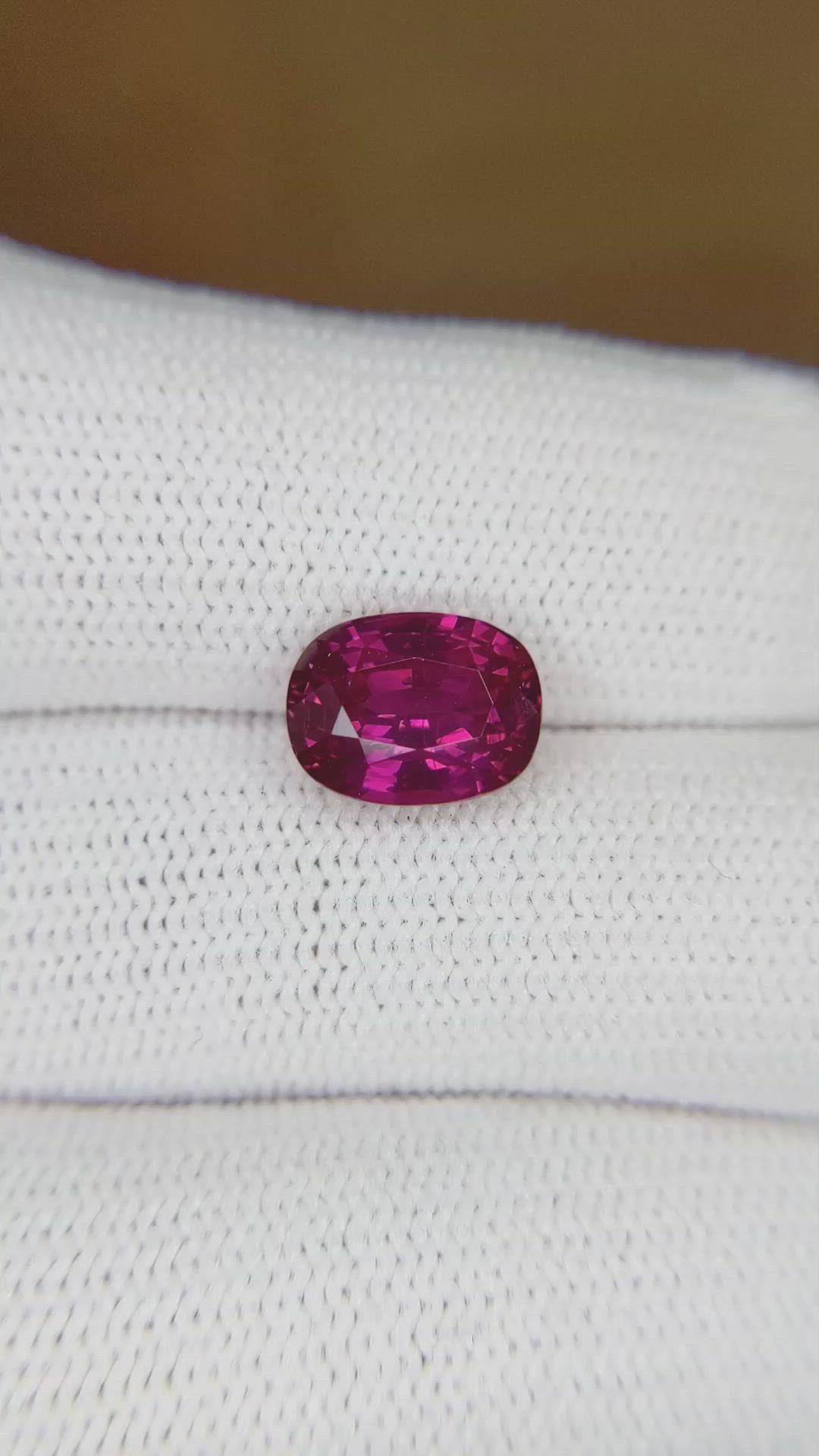 3.27 Ct. Purplish Pink Sapphire from Ceylon (Sri Lanka) Size Video