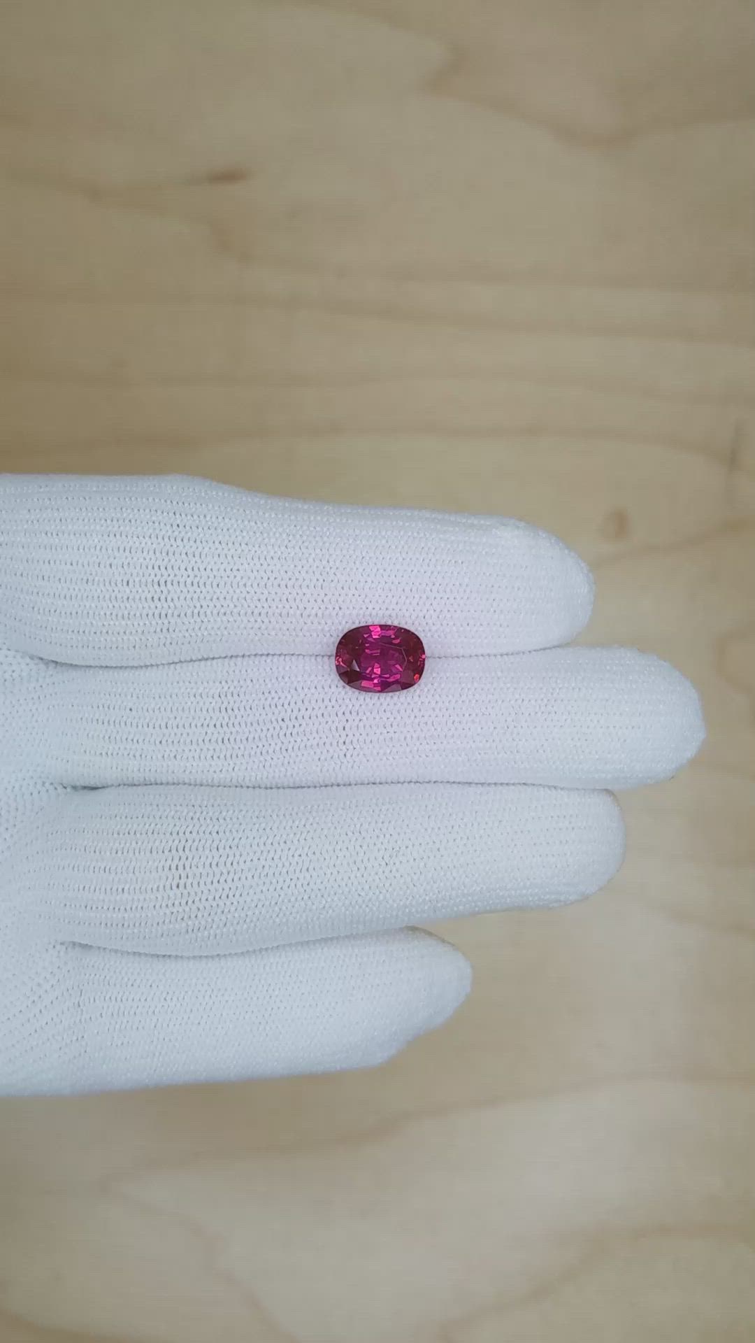 3.27 Ct. Purplish Pink Sapphire from Ceylon (Sri Lanka) Size Video