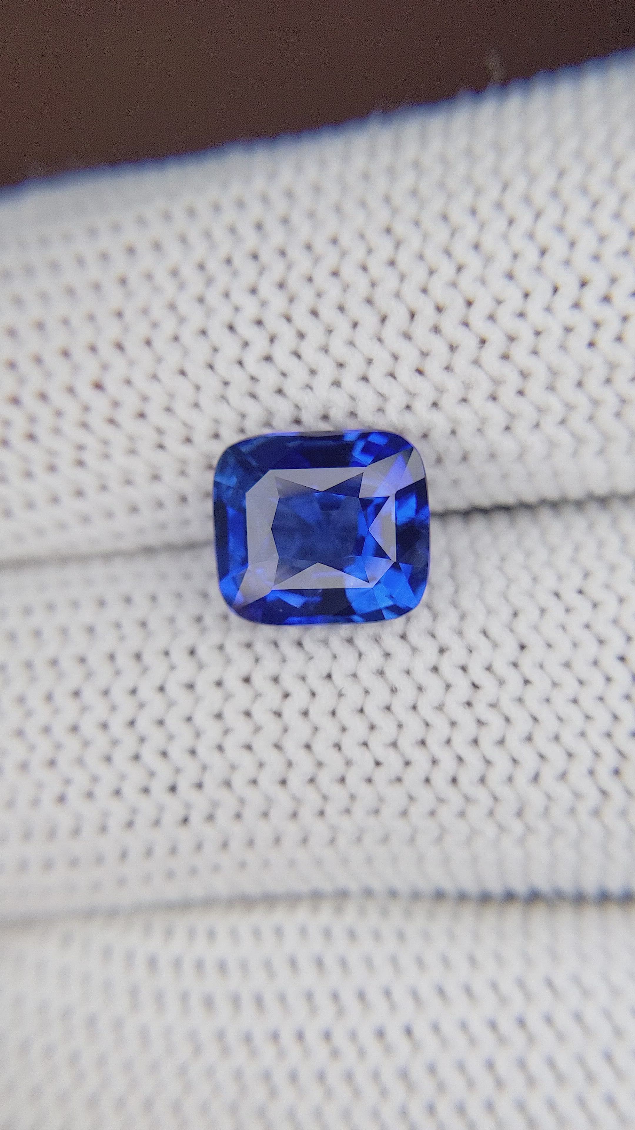 3.55 Ct. Blue Sapphire from Ceylon (Sri Lanka) Size Video