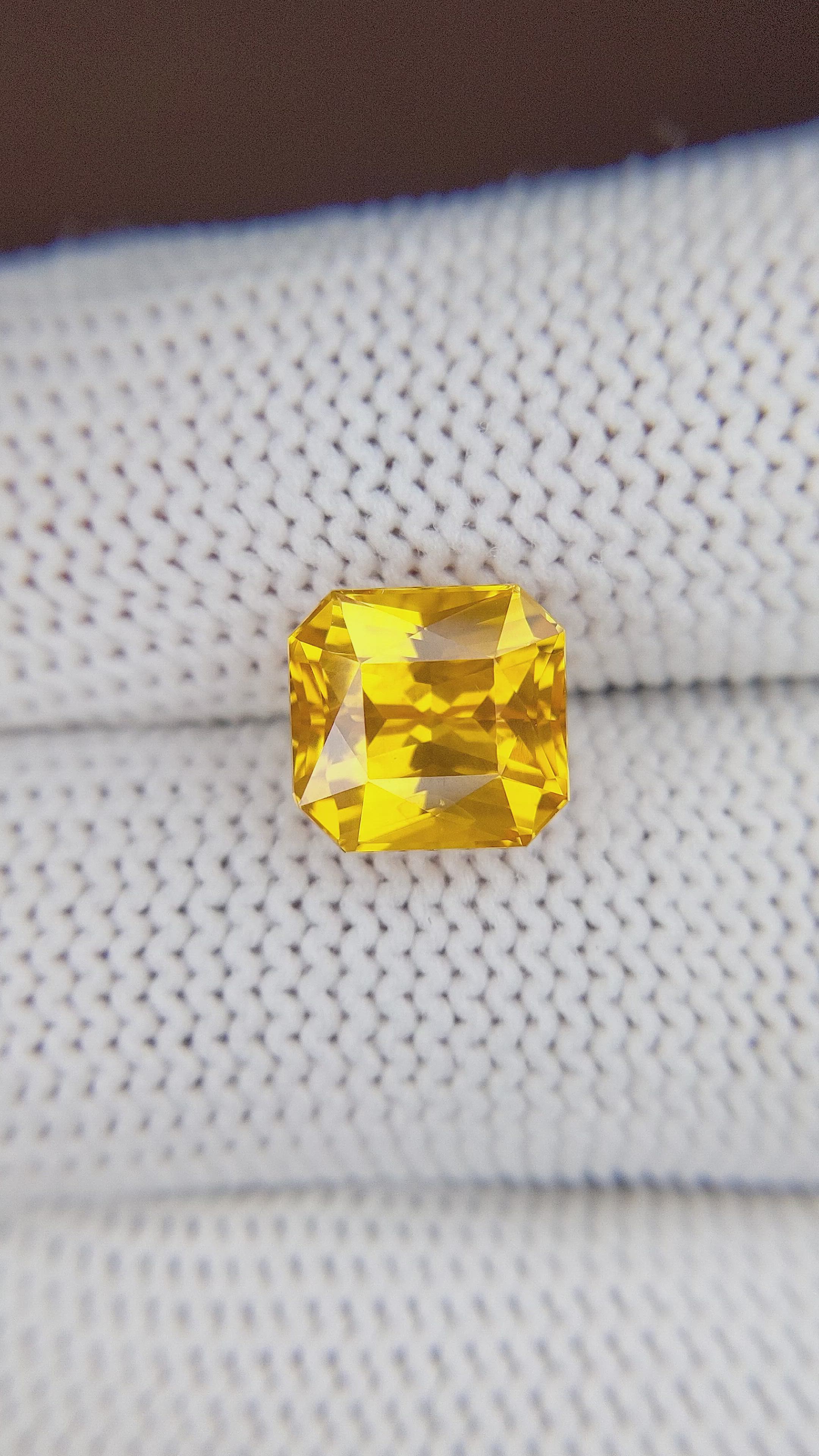 5.10 Ct. Yellow Sapphire from Ceylon (Sri Lanka) Size Video