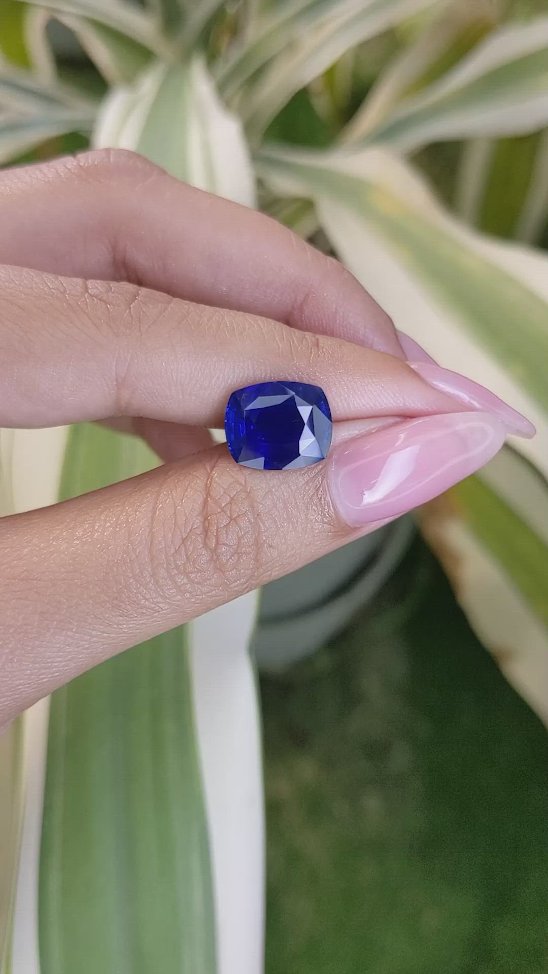 5.86 Ct. Blue Sapphire from Ceylon (Sri Lanka) Size Video