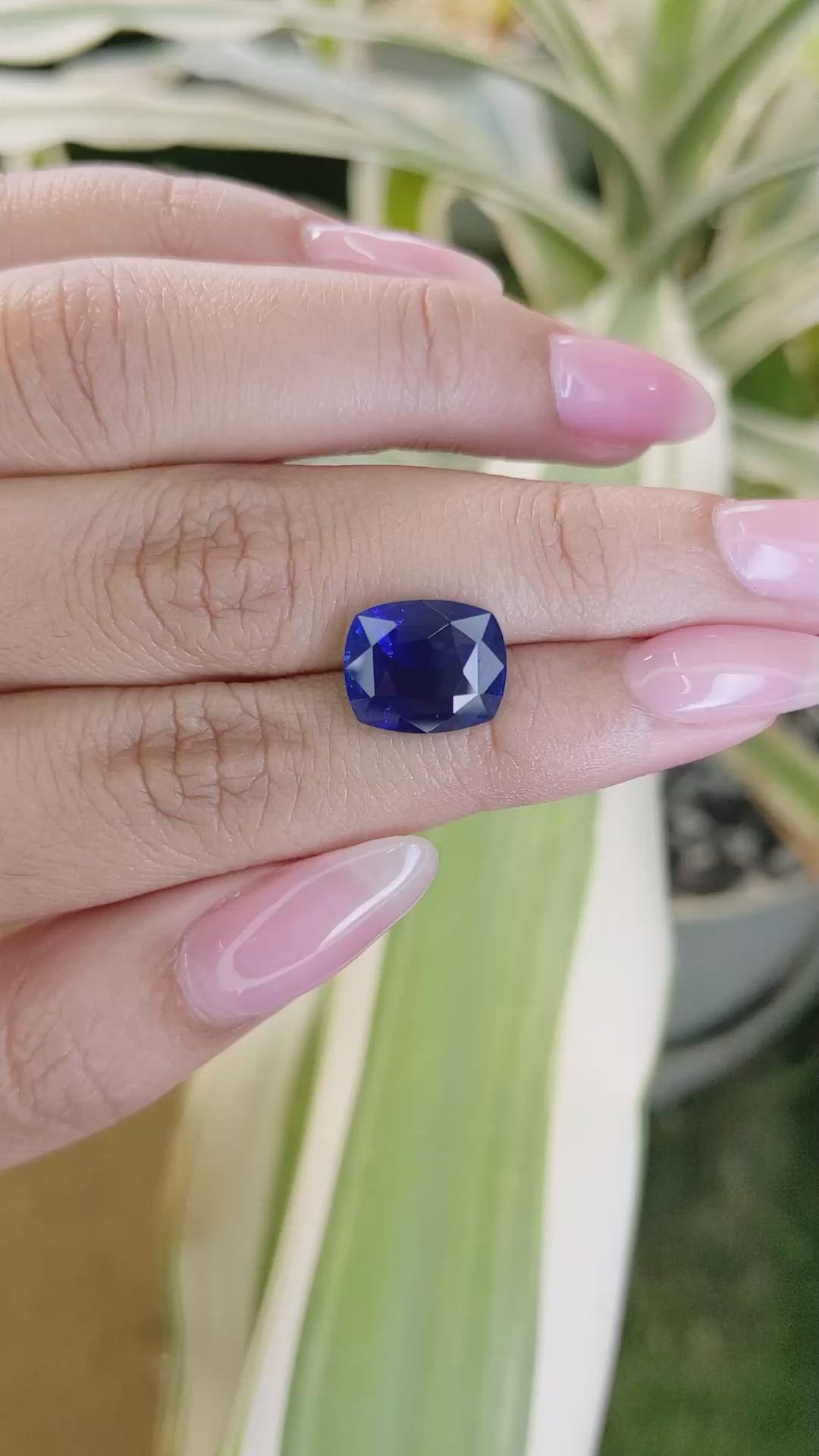 5.86 Ct. Blue Sapphire from Ceylon (Sri Lanka) Size Video