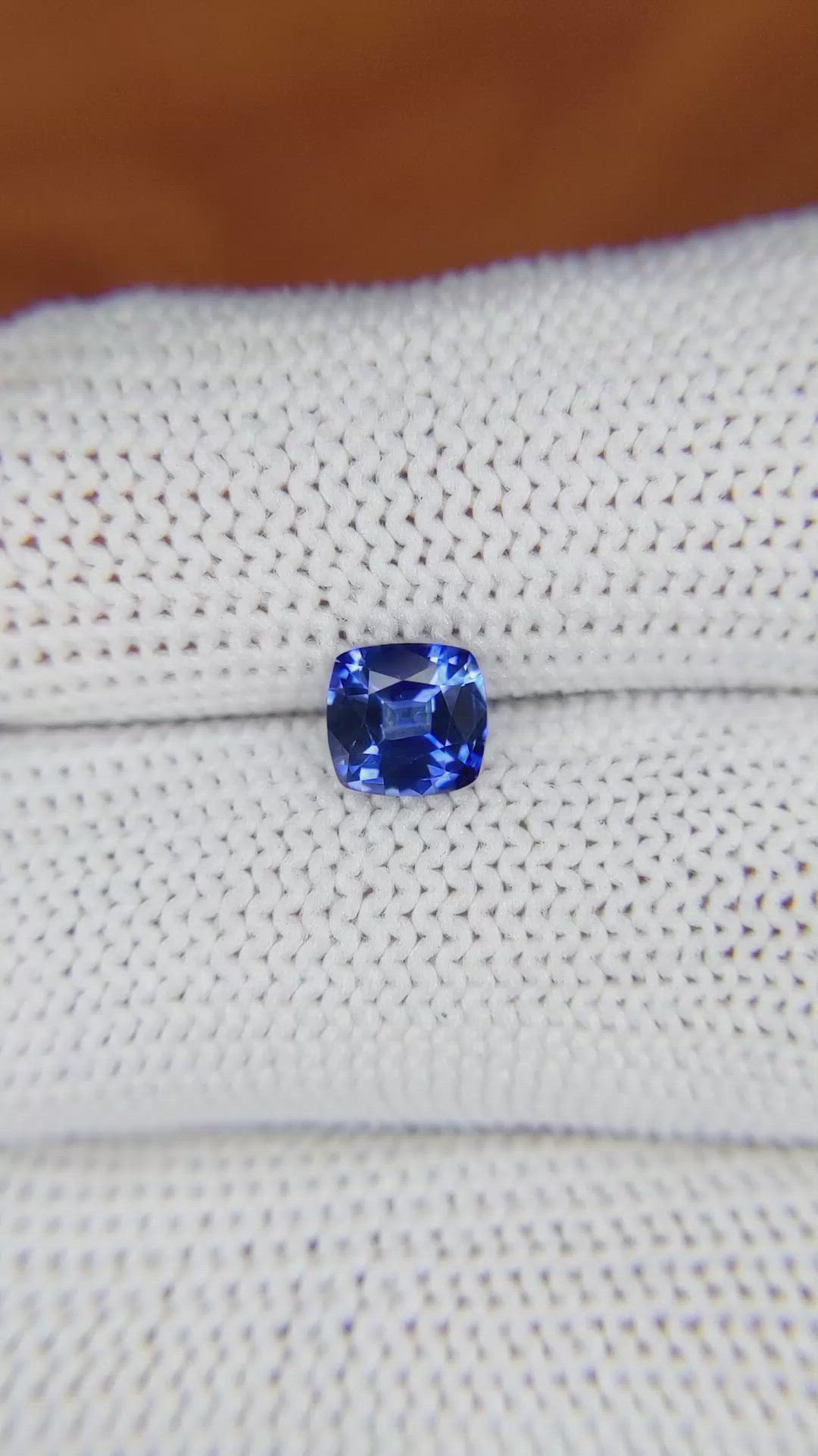 1.03 Ct. Blue Sapphire from Ceylon (Sri Lanka) Size Video