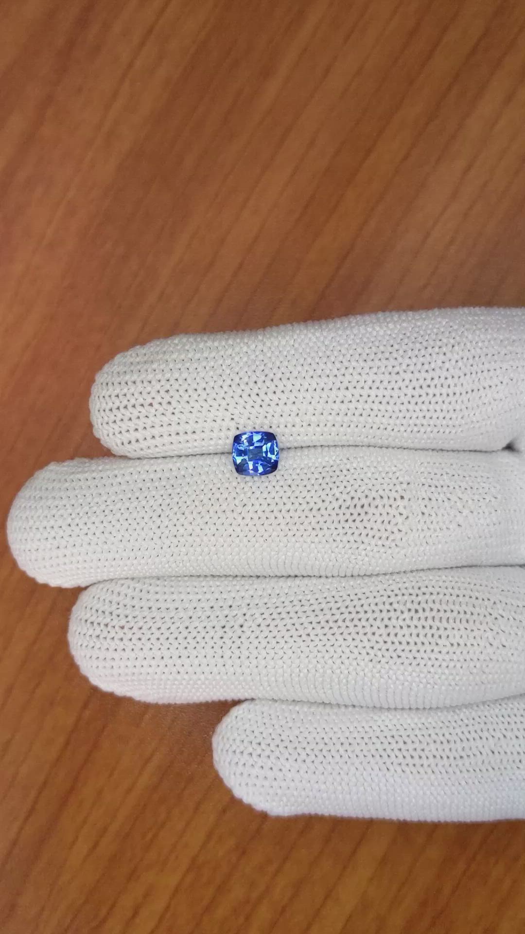 1.03 Ct. Blue Sapphire from Ceylon (Sri Lanka) Size Video
