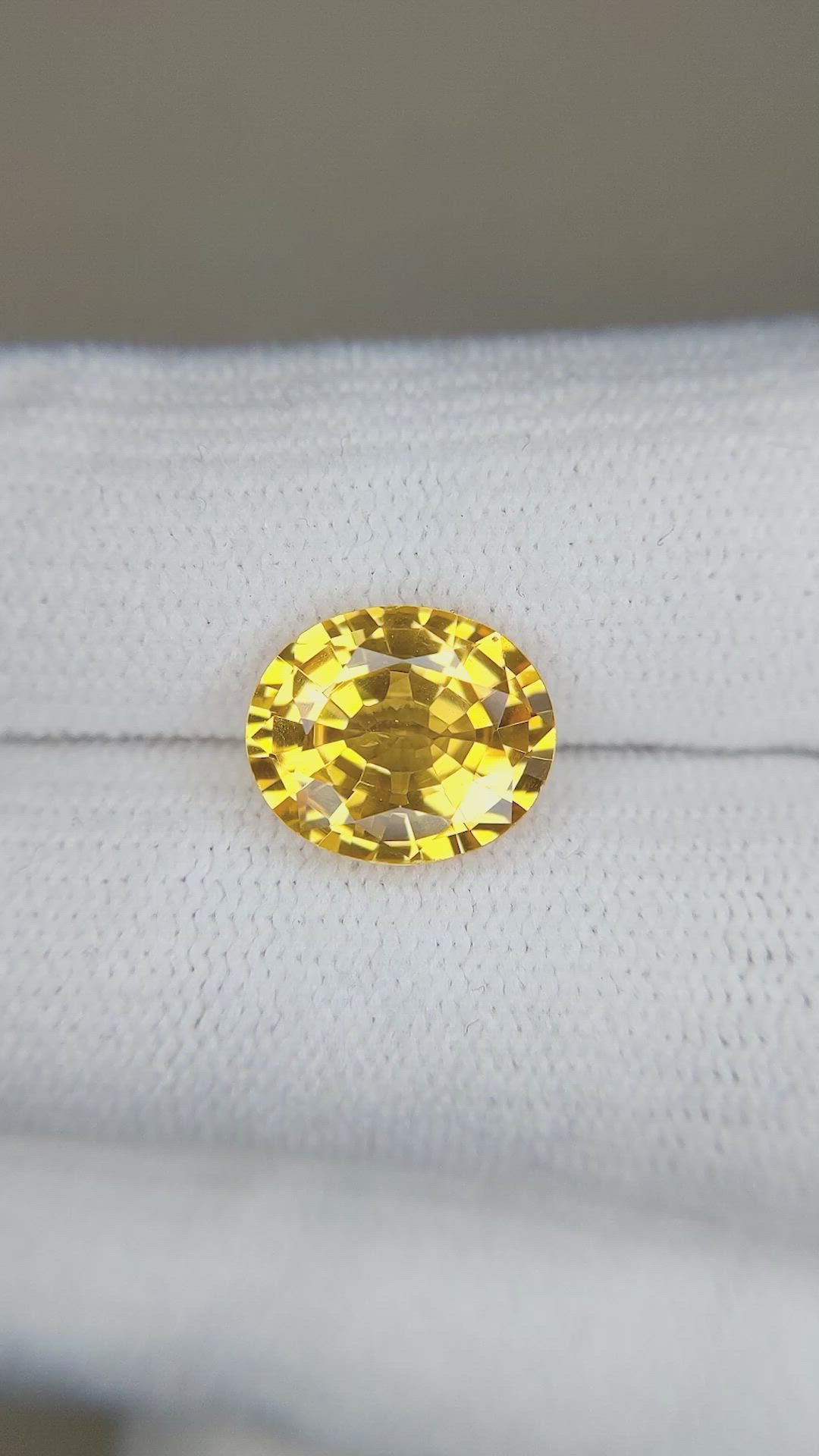 3.48 Ct. Yellow Sapphire from Ceylon (Sri Lanka) Size Video