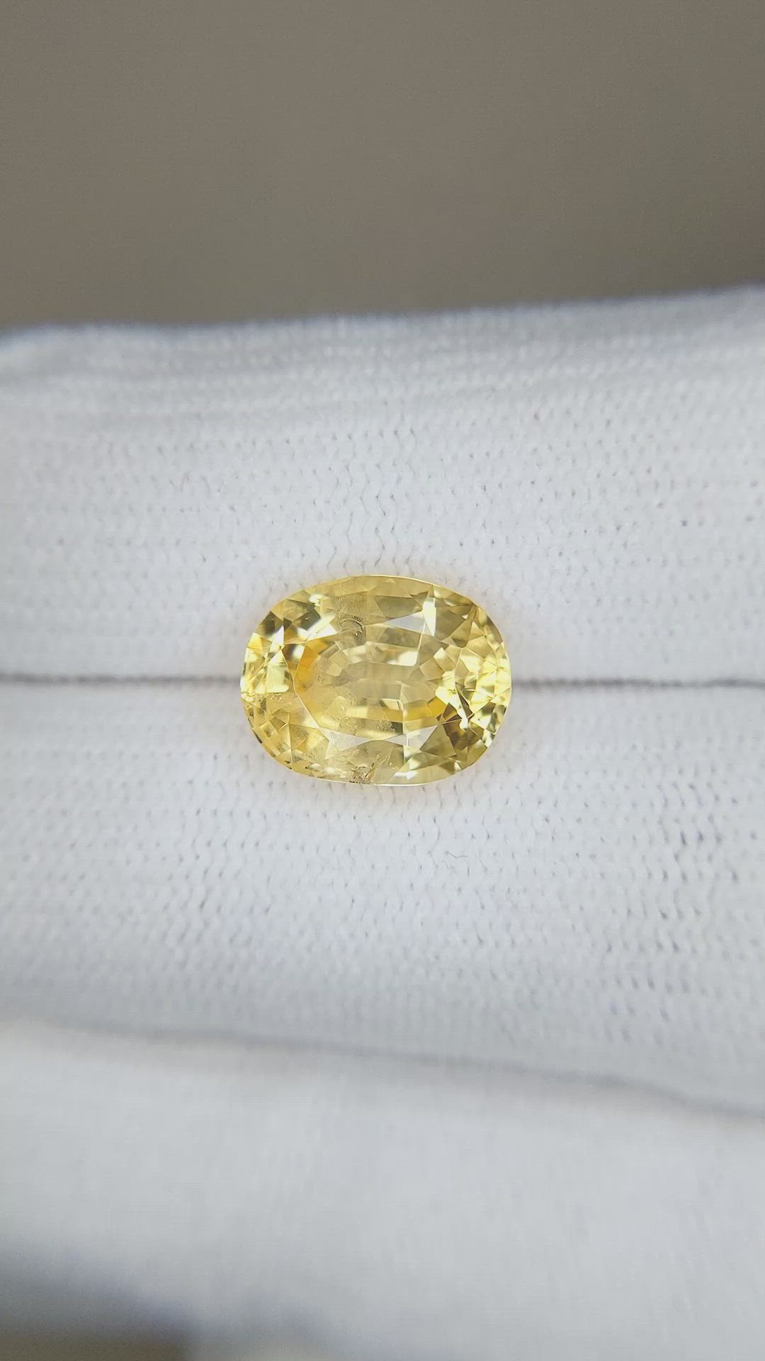 3.91 Ct. Yellow Sapphire from Ceylon (Sri Lanka) Size Video