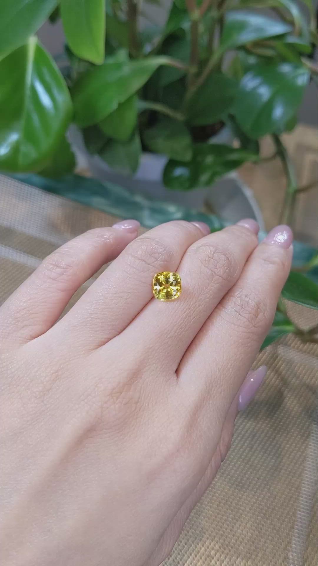 2.77 Ct. Yellow Sapphire from Ceylon (Sri Lanka) Size Video