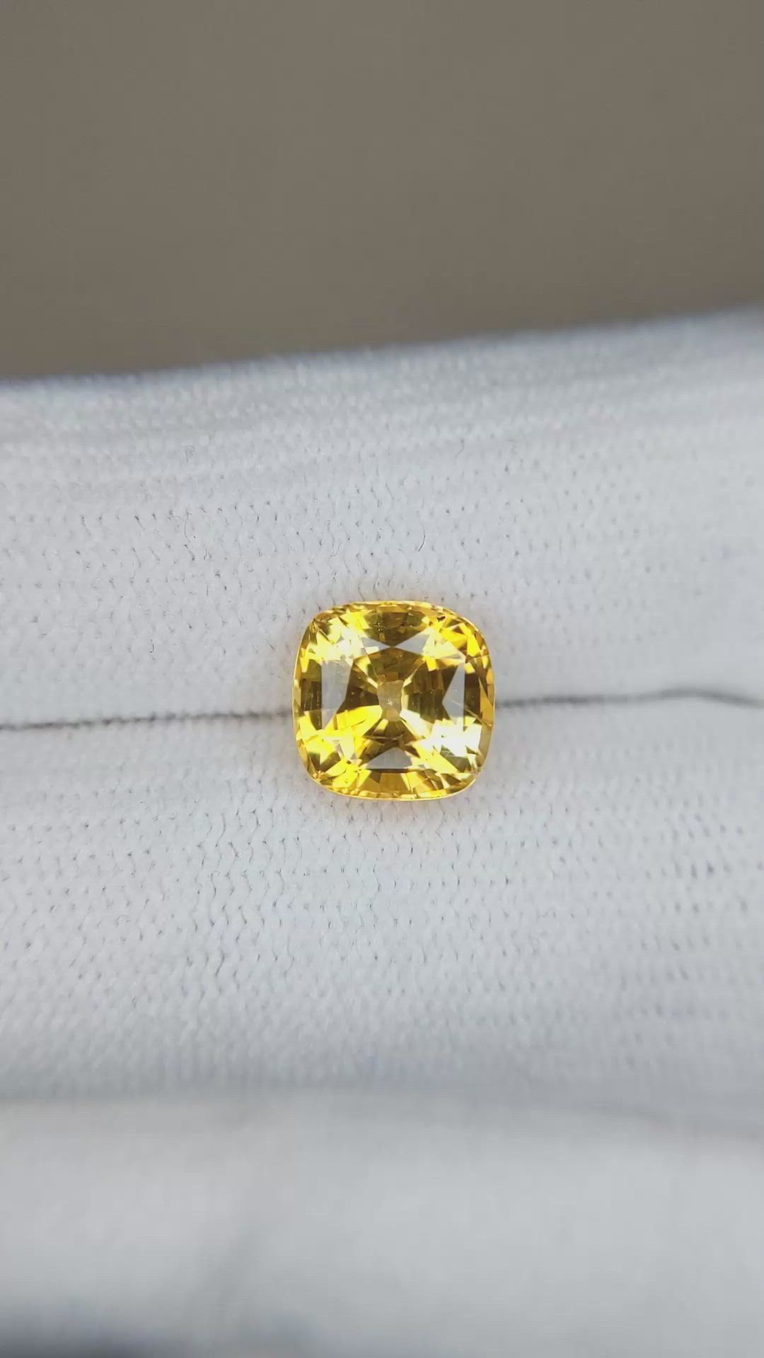 2.77 Ct. Yellow Sapphire from Ceylon (Sri Lanka) Size Video