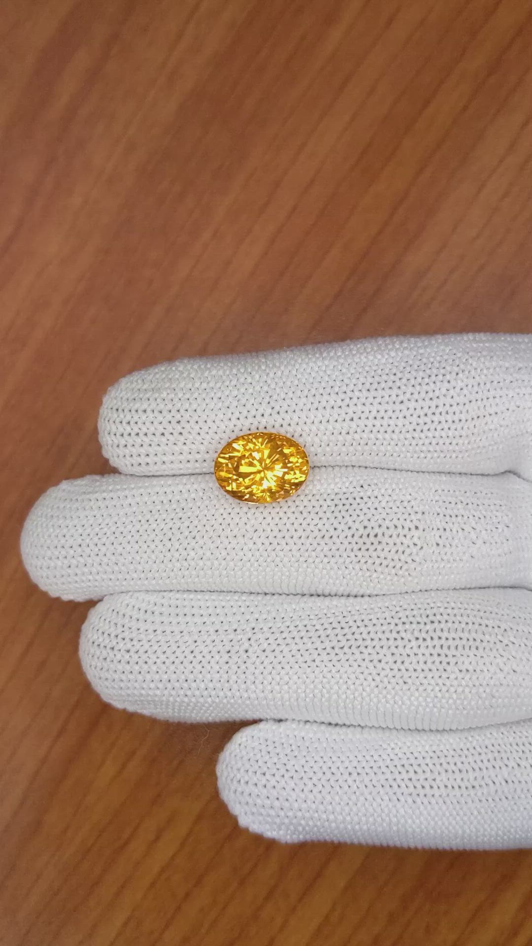 7.20 Ct. Yellowish Orange Sapphire from Ceylon (Sri Lanka) Size Video