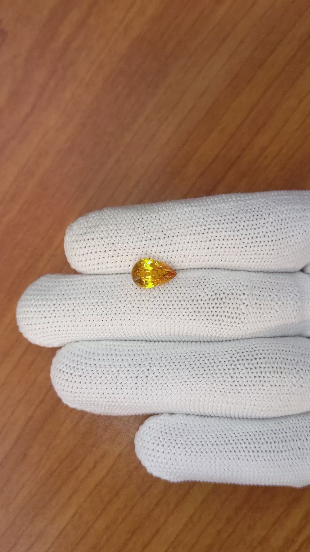 2.63 Ct. Yellowish Orange Sapphire from Ceylon (Sri Lanka) Size Video
