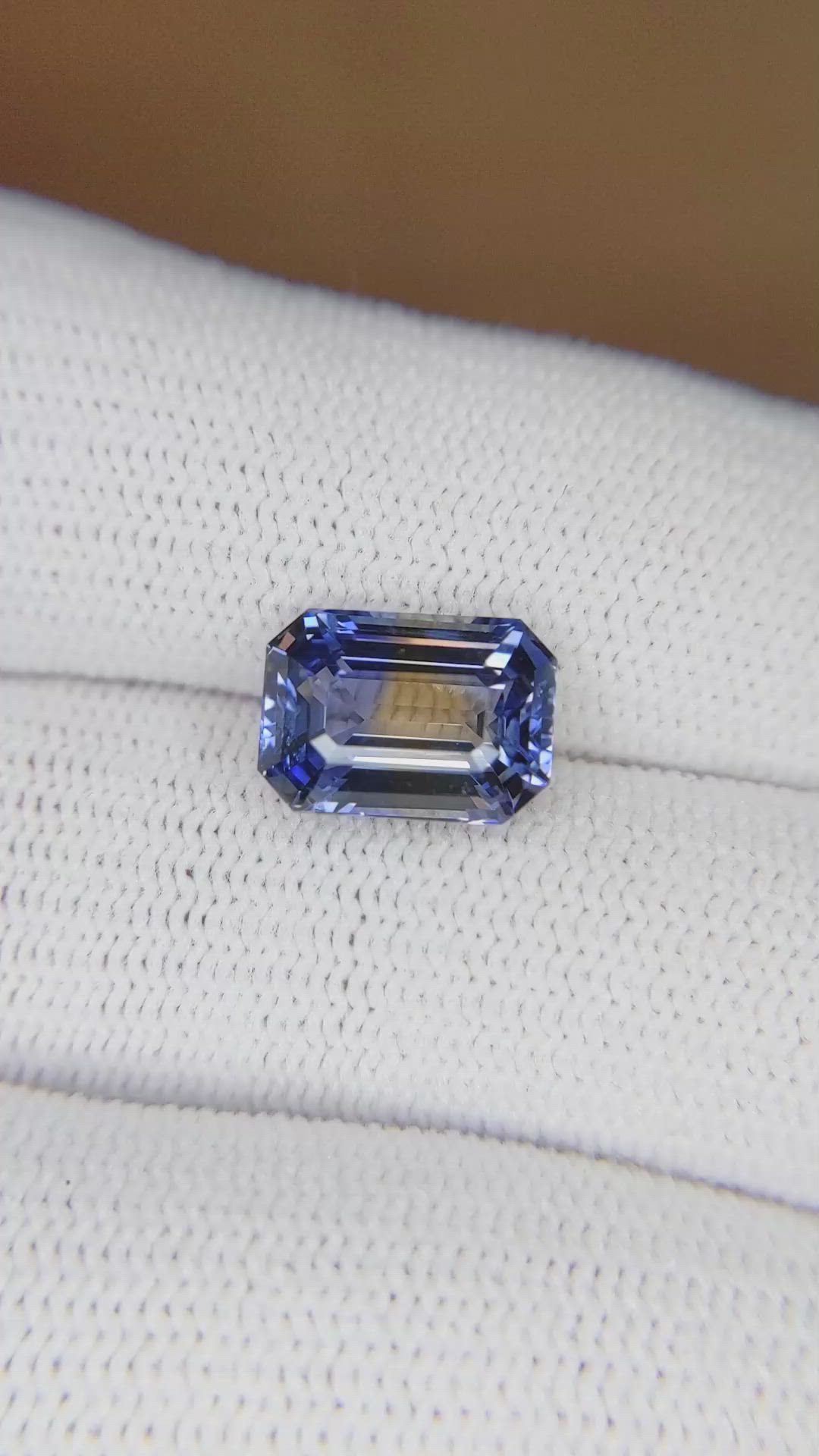 4.02 Ct. Bi Color Sapphire from Ceylon (Sri Lanka) Size Video
