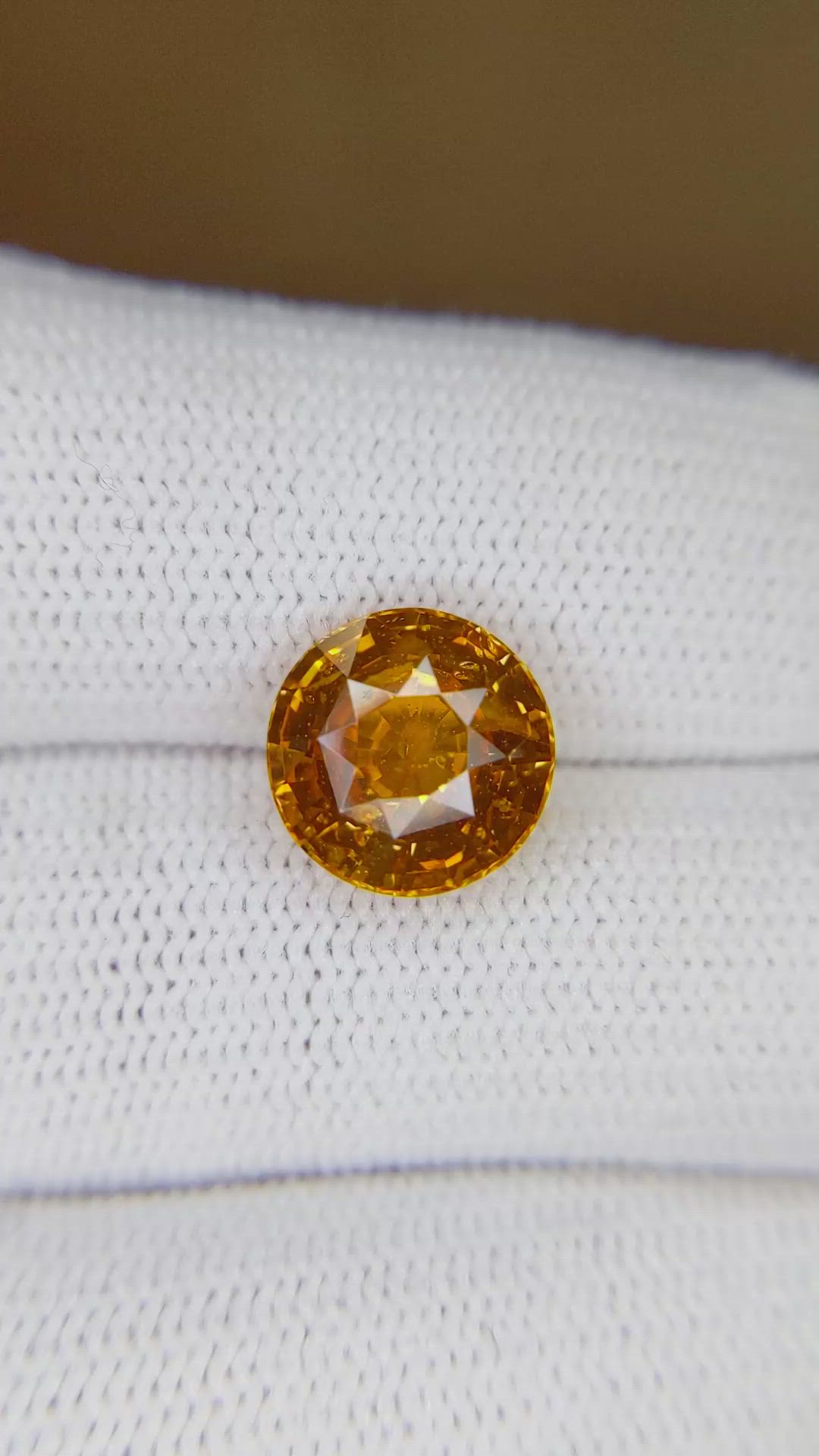 4.50 Ct. Orange Sapphire from Ceylon (Sri Lanka) Size Video