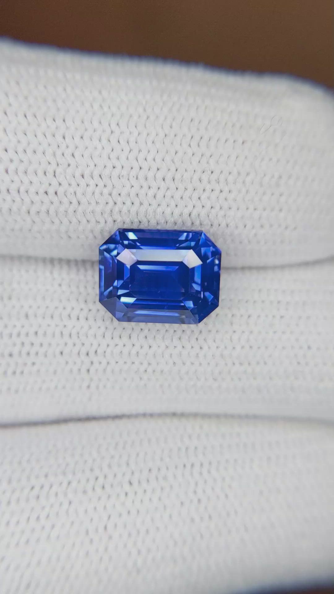 4.31 Ct. Blue Sapphire from Ceylon (Sri Lanka) Size Video