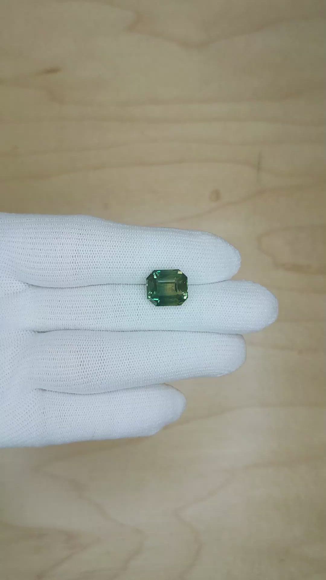 8.01 Ct. Bi Color / Parti Sapphire from Ceylon (Sri Lanka) Size Video