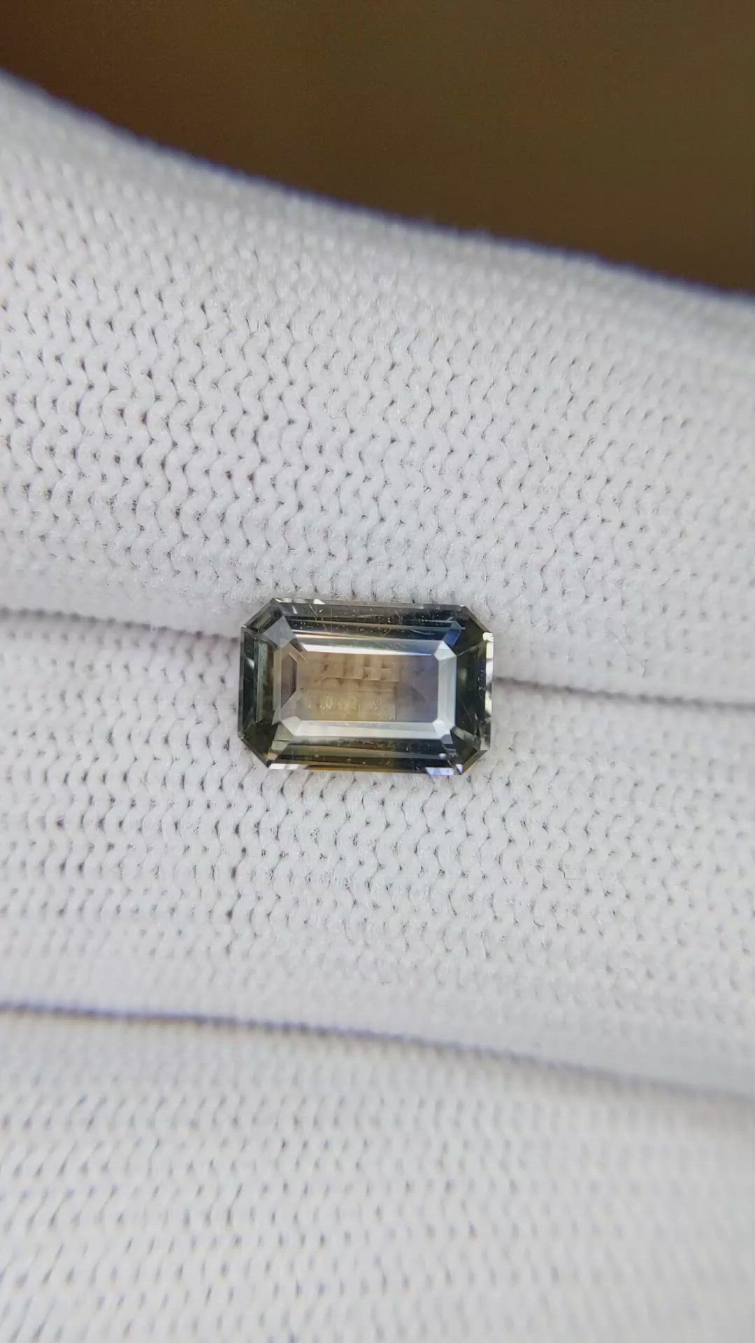 2.02 Ct. Bi Color Sapphire from Ceylon (Sri Lanka) Size Video