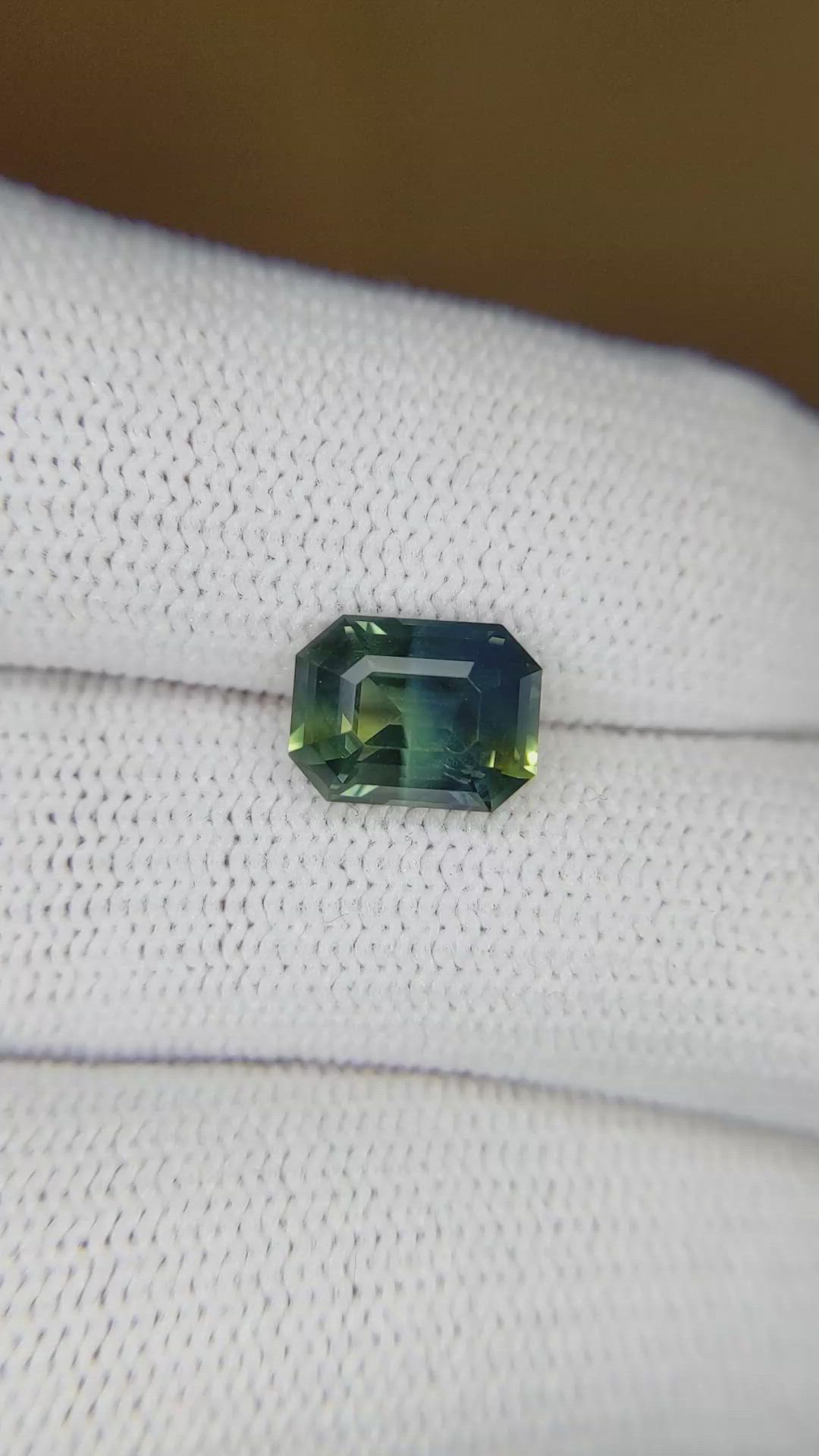 2.56 Ct. Bi Color Sapphire from Ceylon (Sri Lanka) Size Video