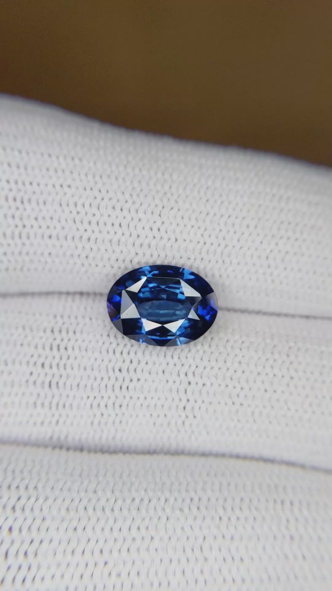 2.67 Ct. Blue Sapphire from Ceylon (Sri Lanka) Size Video