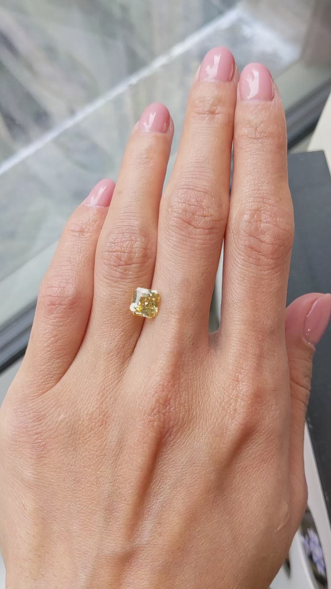 2.58 Ct. Yellow Sapphire from Ceylon (Sri Lanka) Size Video