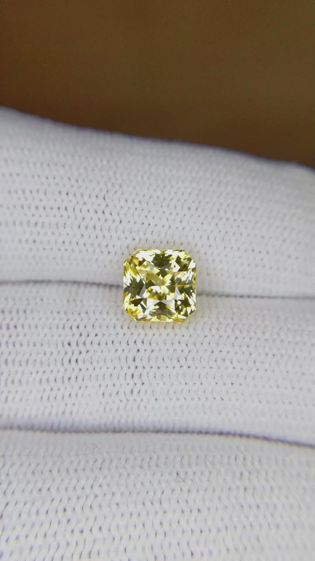2.58 Ct. Yellow Sapphire from Ceylon (Sri Lanka) Size Video