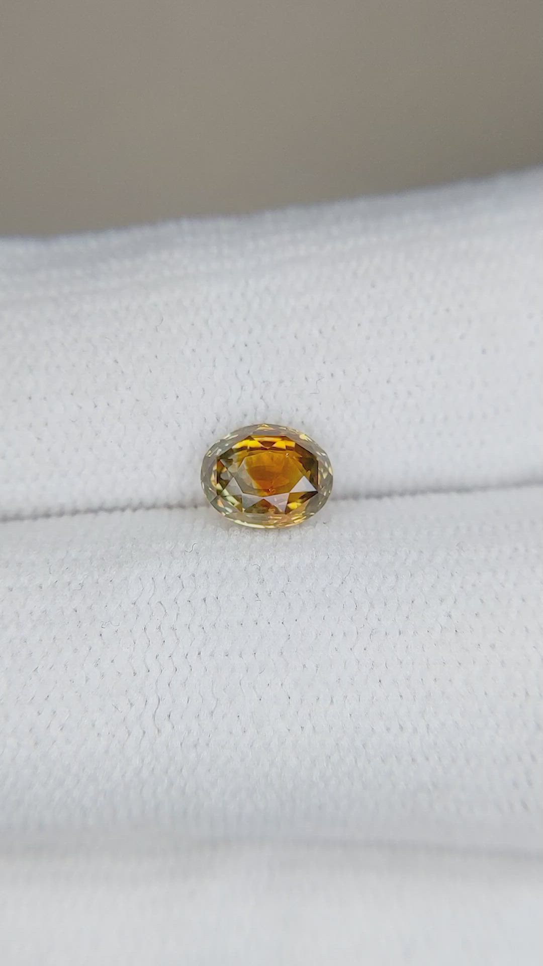 1.09 Ct. Bi Color Sapphire from Montana Size Video