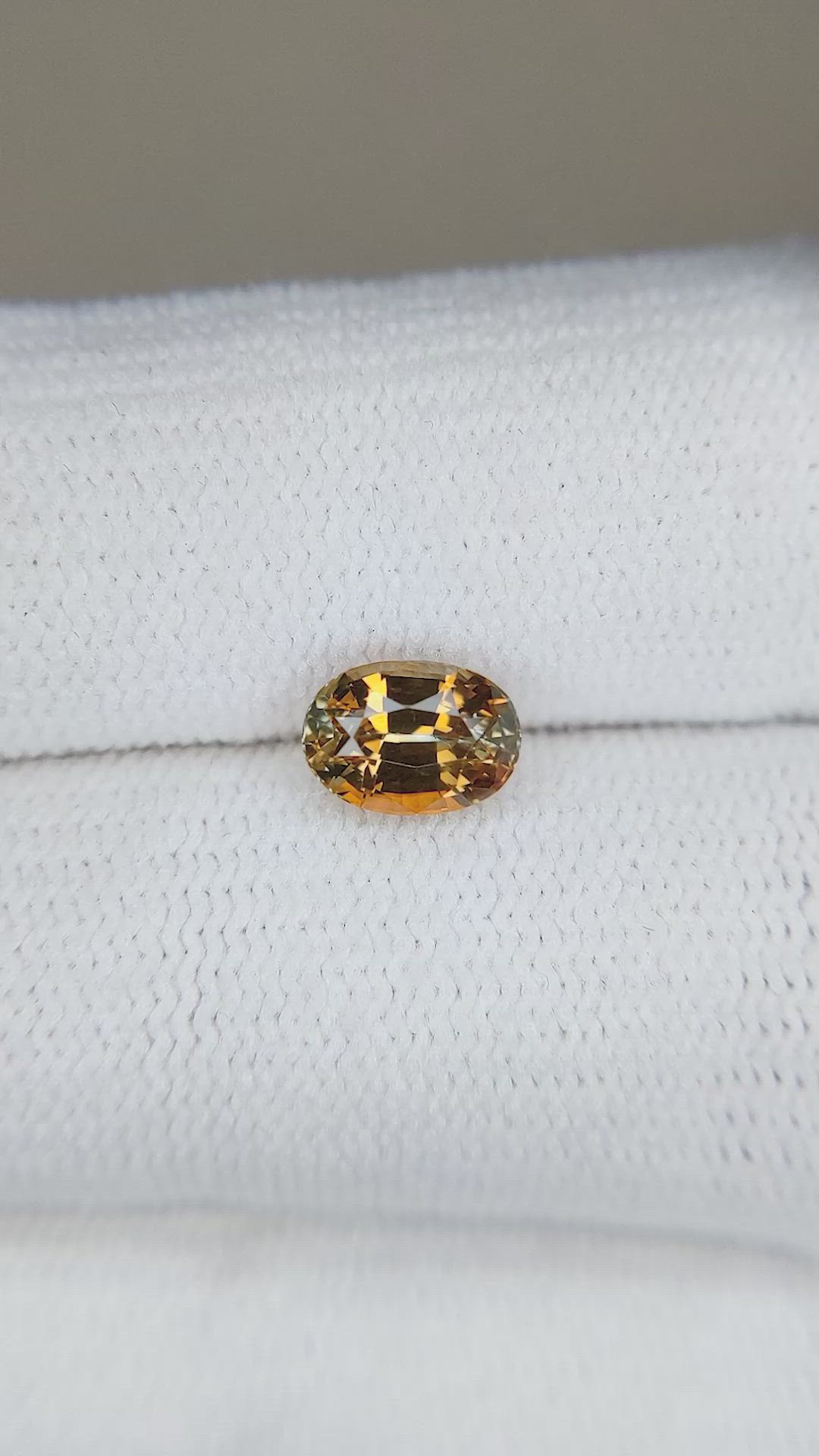 1.17 Ct. Bi Color Sapphire from Montana Size Video