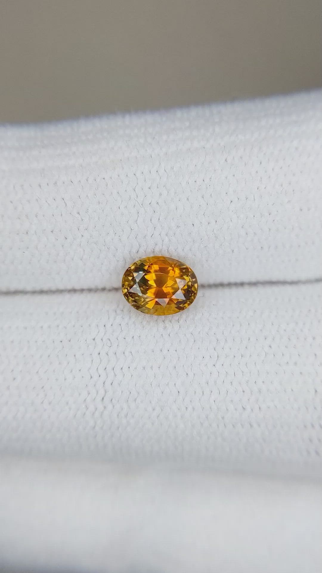 1.04 Ct. Bi Color Sapphire from Montana Size Video