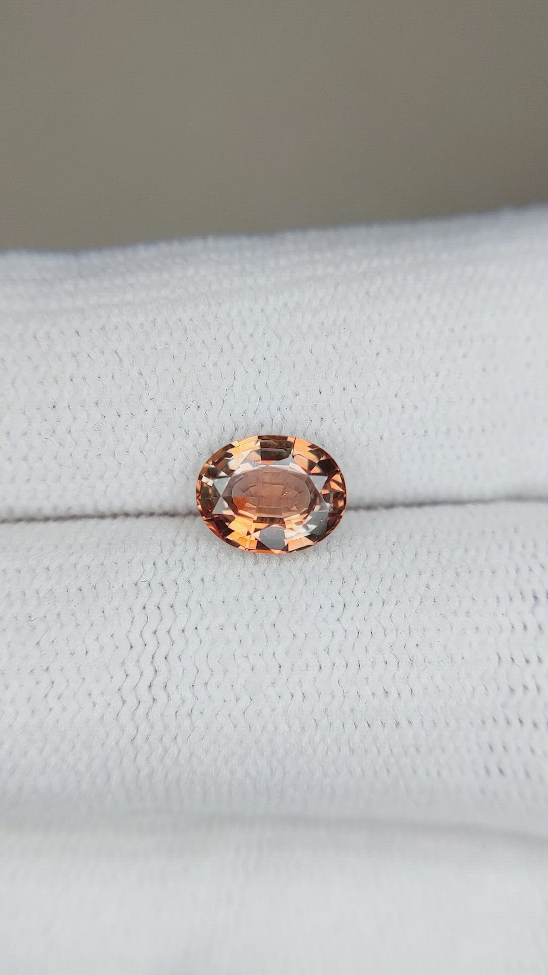 1.42 Ct. Bi Color Sapphire from Montana Size Video