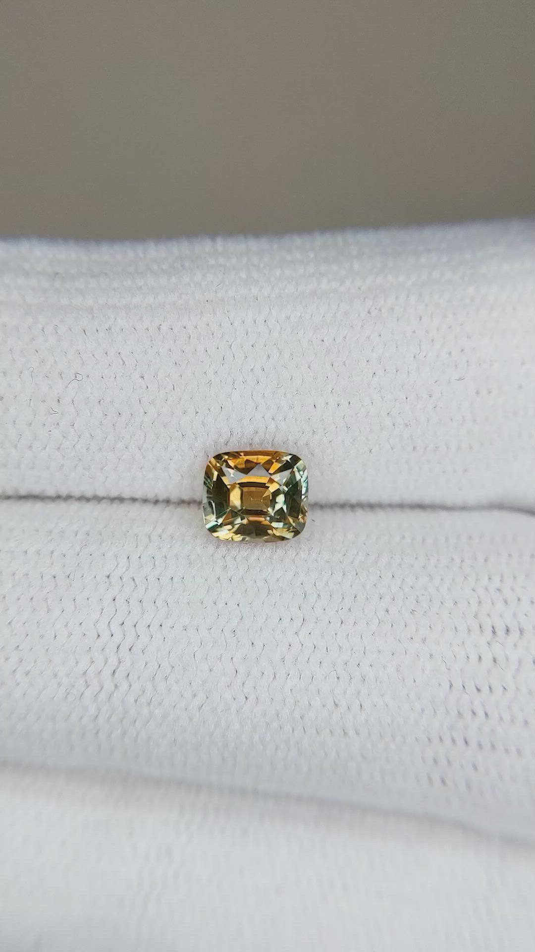 1.04 Ct. Bi Color Sapphire from Montana Size Video