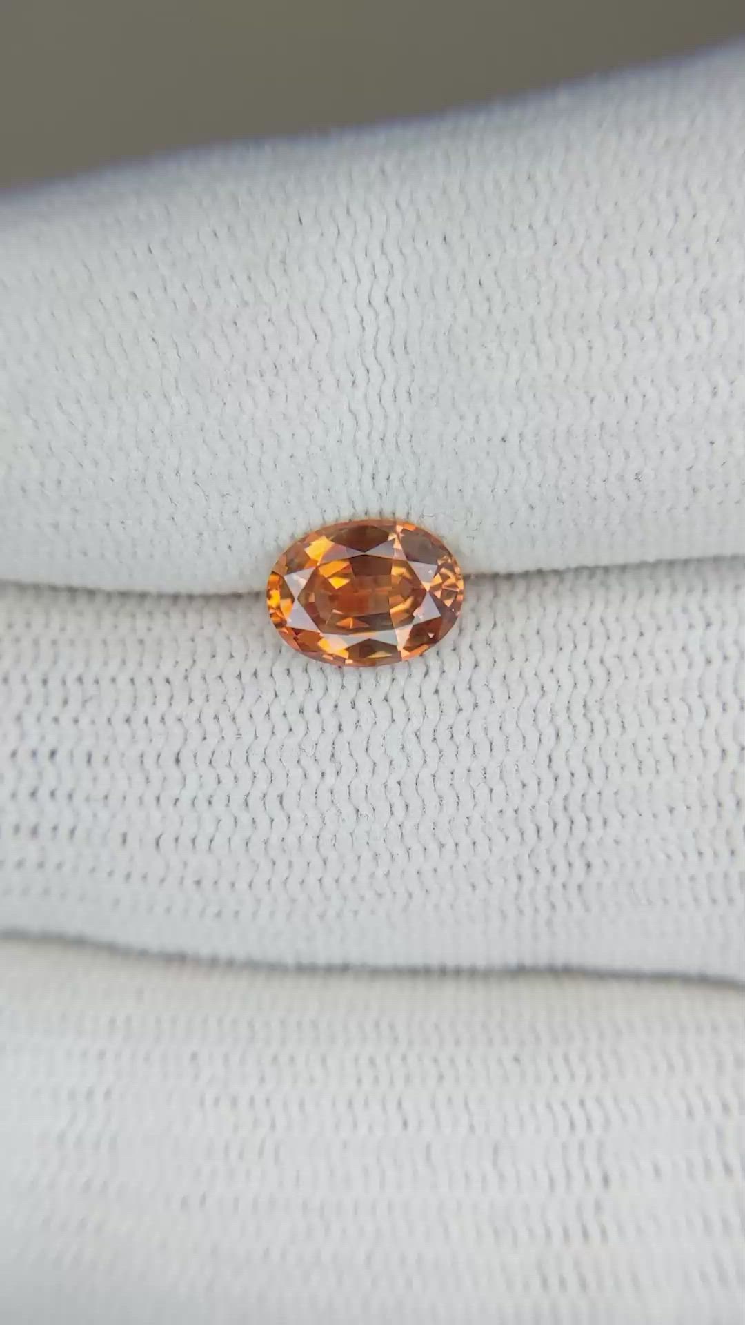 1.22 Ct. Bi Color Sapphire from Montana Size Video