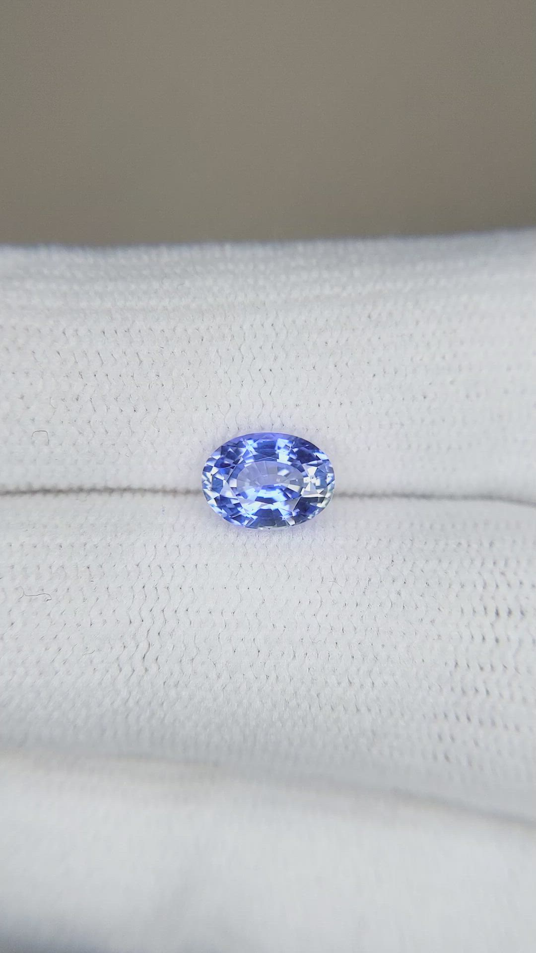 1.31 Ct. Bi Color Sapphire from Ceylon (Sri Lanka) Size Video