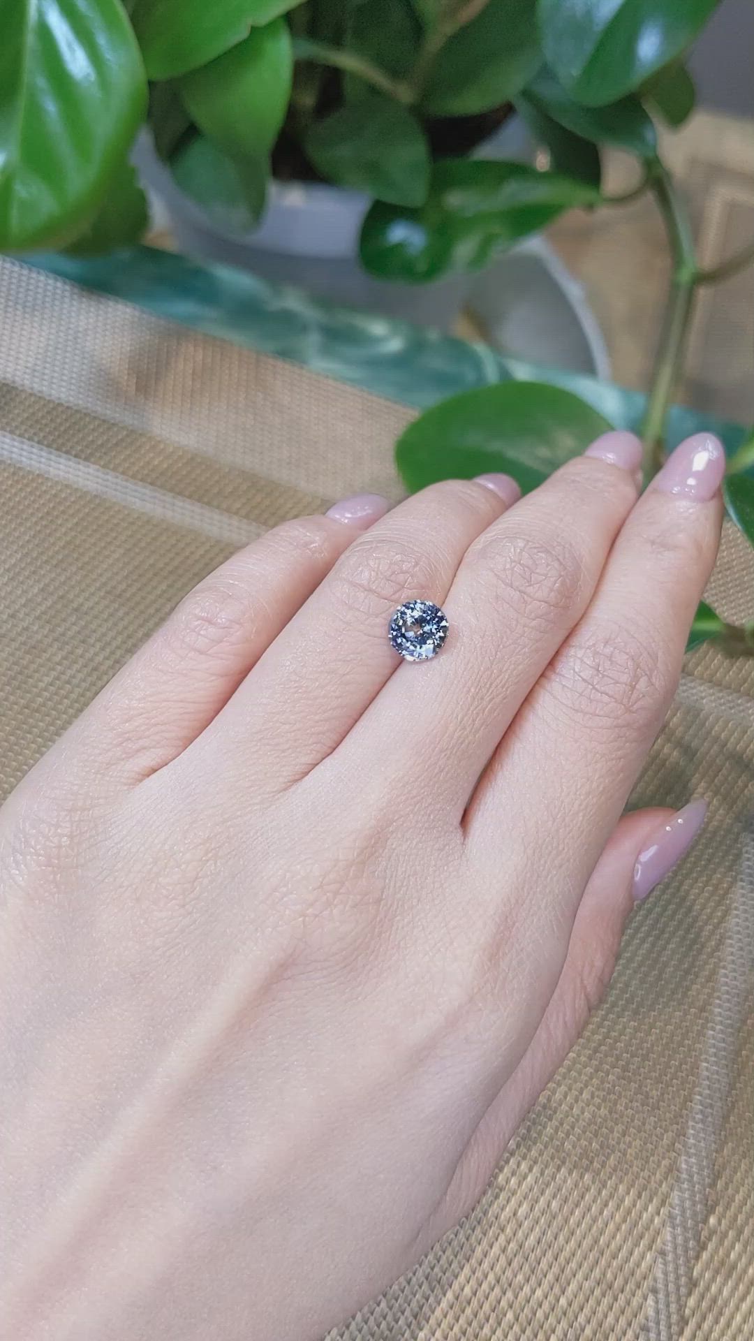 2.10 Ct. Bi Color Sapphire from Ceylon (Sri Lanka) Size Video