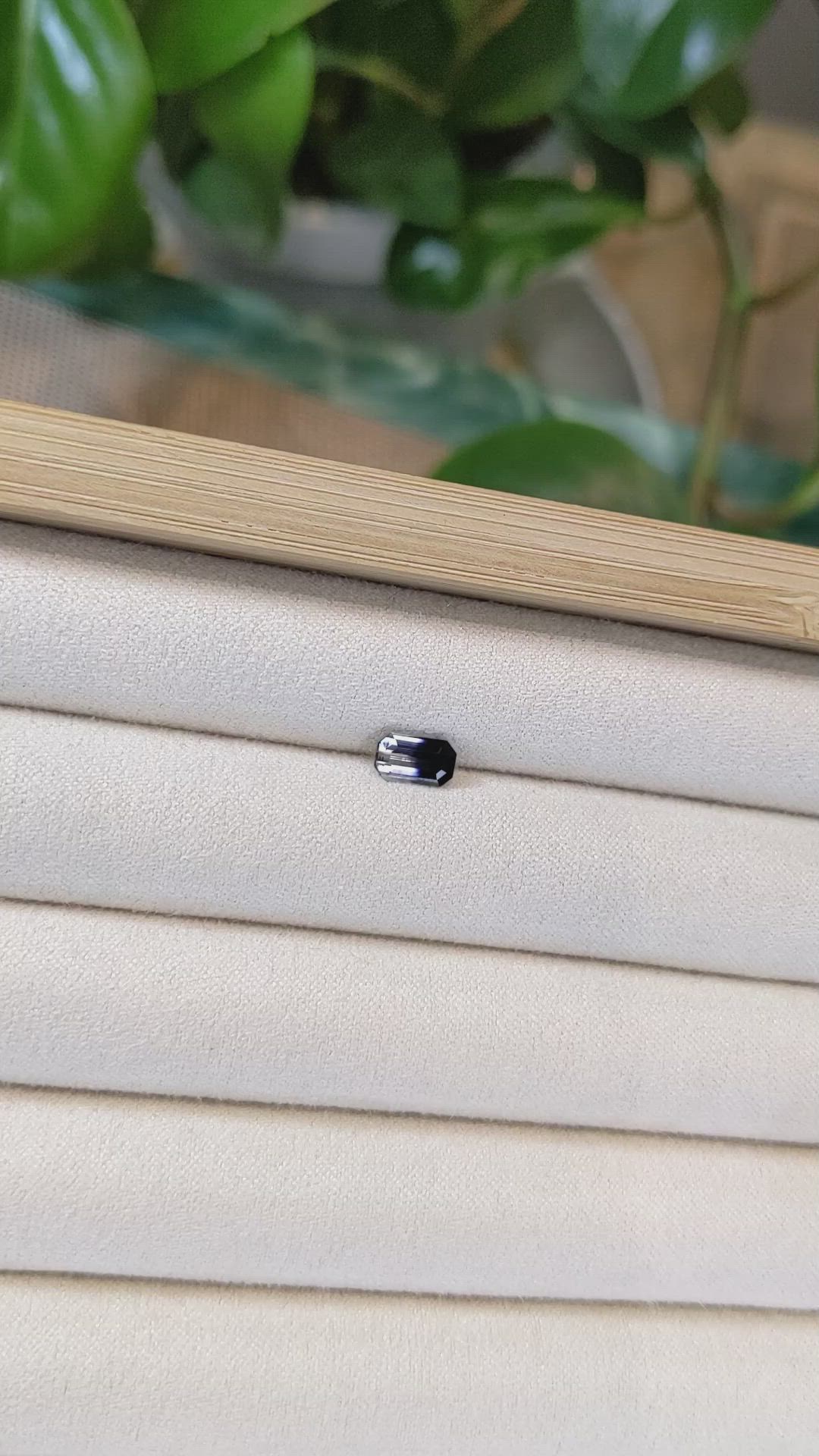 0.96 Ct. Bi Color Sapphire from Ceylon (Sri Lanka) Size Video