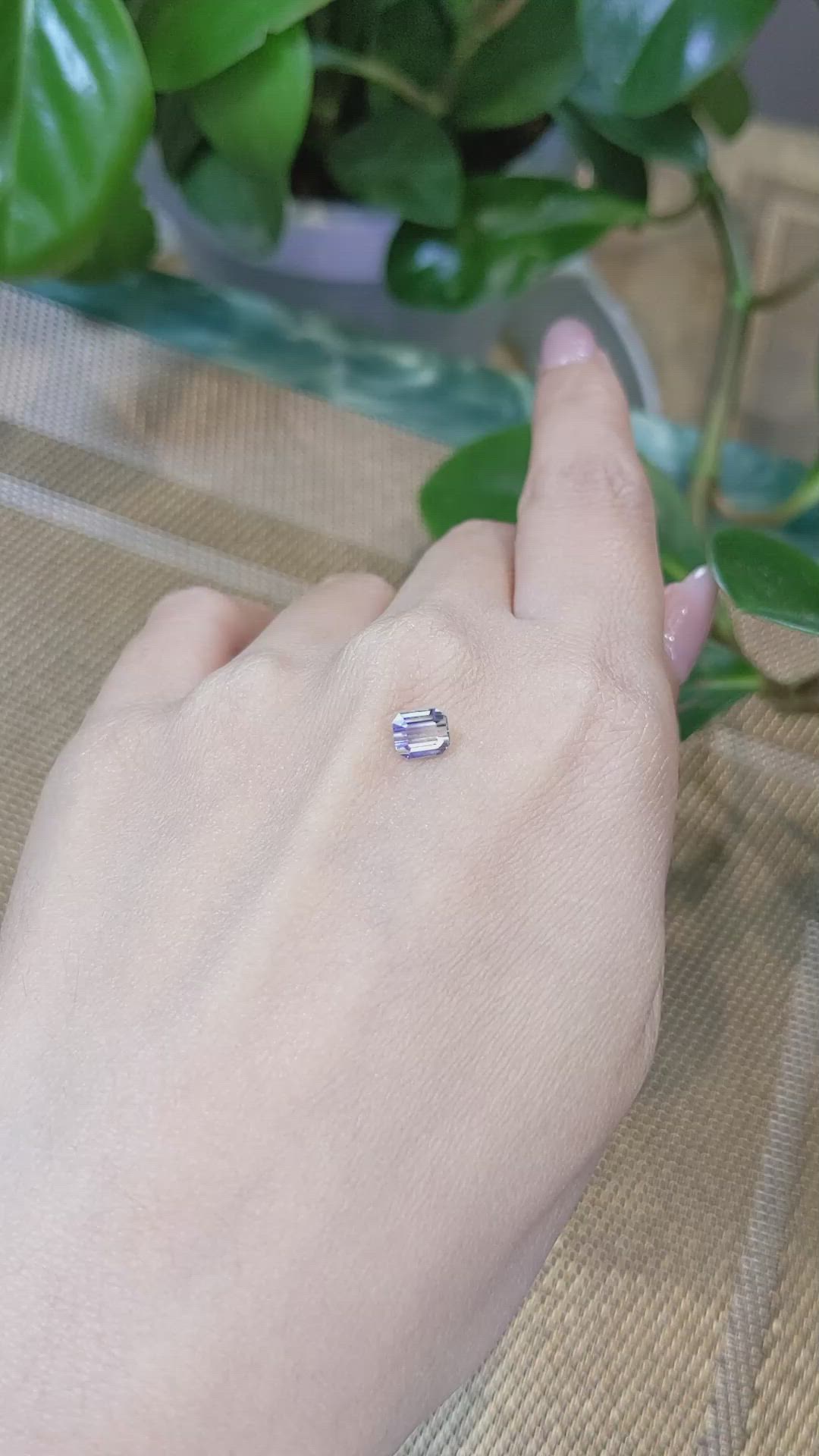 0.89 Ct. Bi Color / Parti Sapphire from Ceylon (Sri Lanka) Size Video