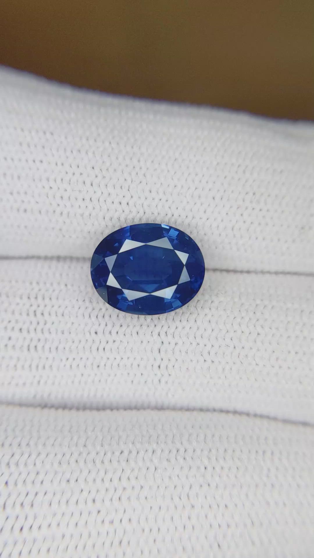 4.23 Ct. Blue Sapphire from Ceylon (Sri Lanka) Size Video