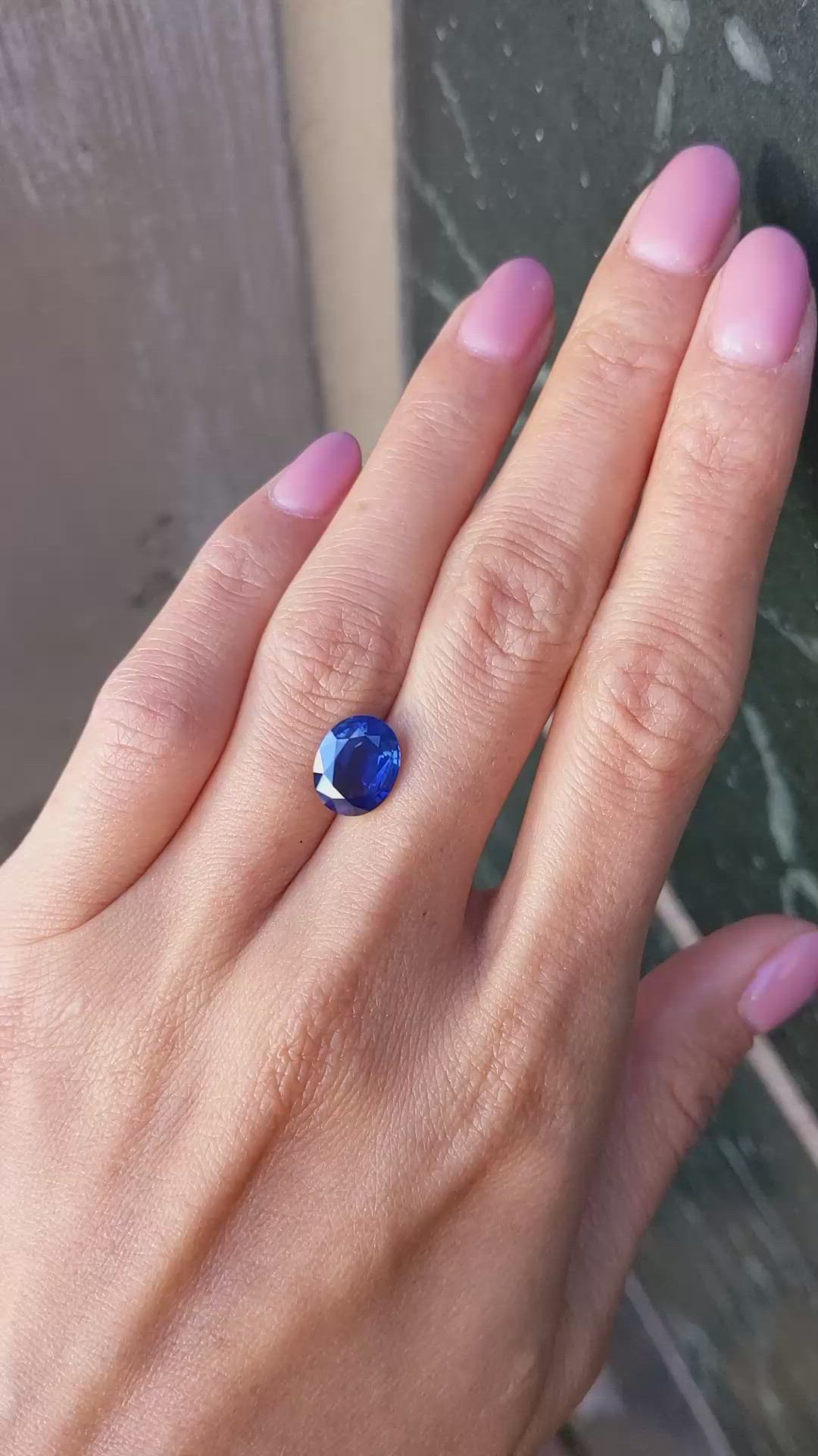 4.23 Ct. Blue Sapphire from Ceylon (Sri Lanka) Size Video