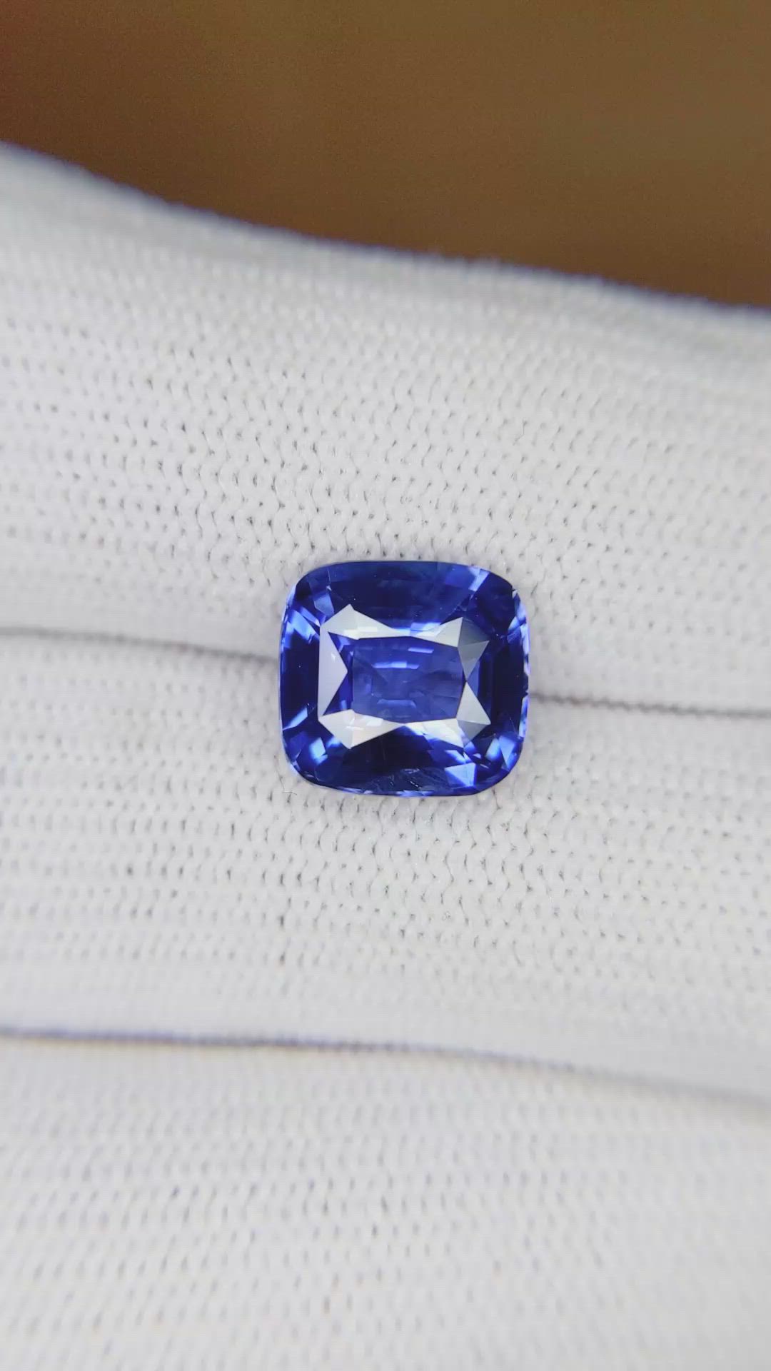 4.02 Ct. Blue Sapphire from Ceylon (Sri Lanka) Size Video