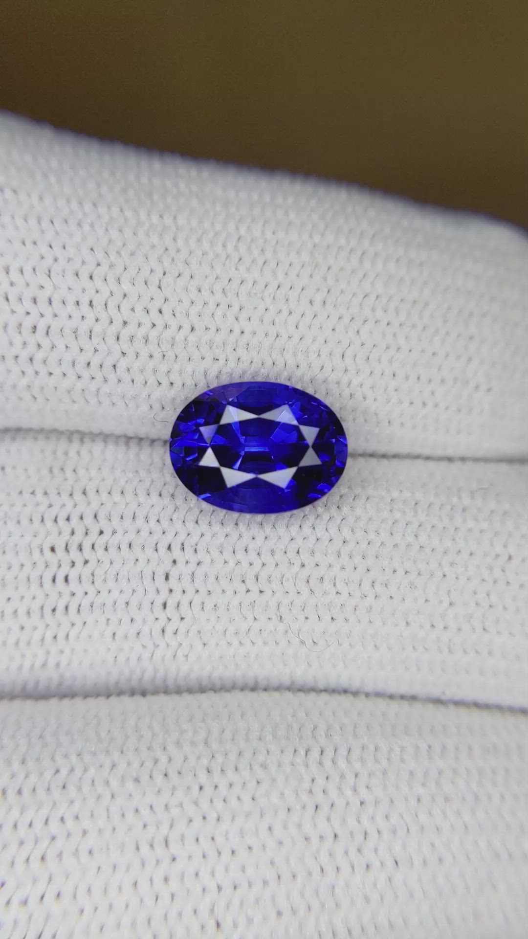 3.15 Ct. Blue Sapphire from Ceylon (Sri Lanka) Size Video
